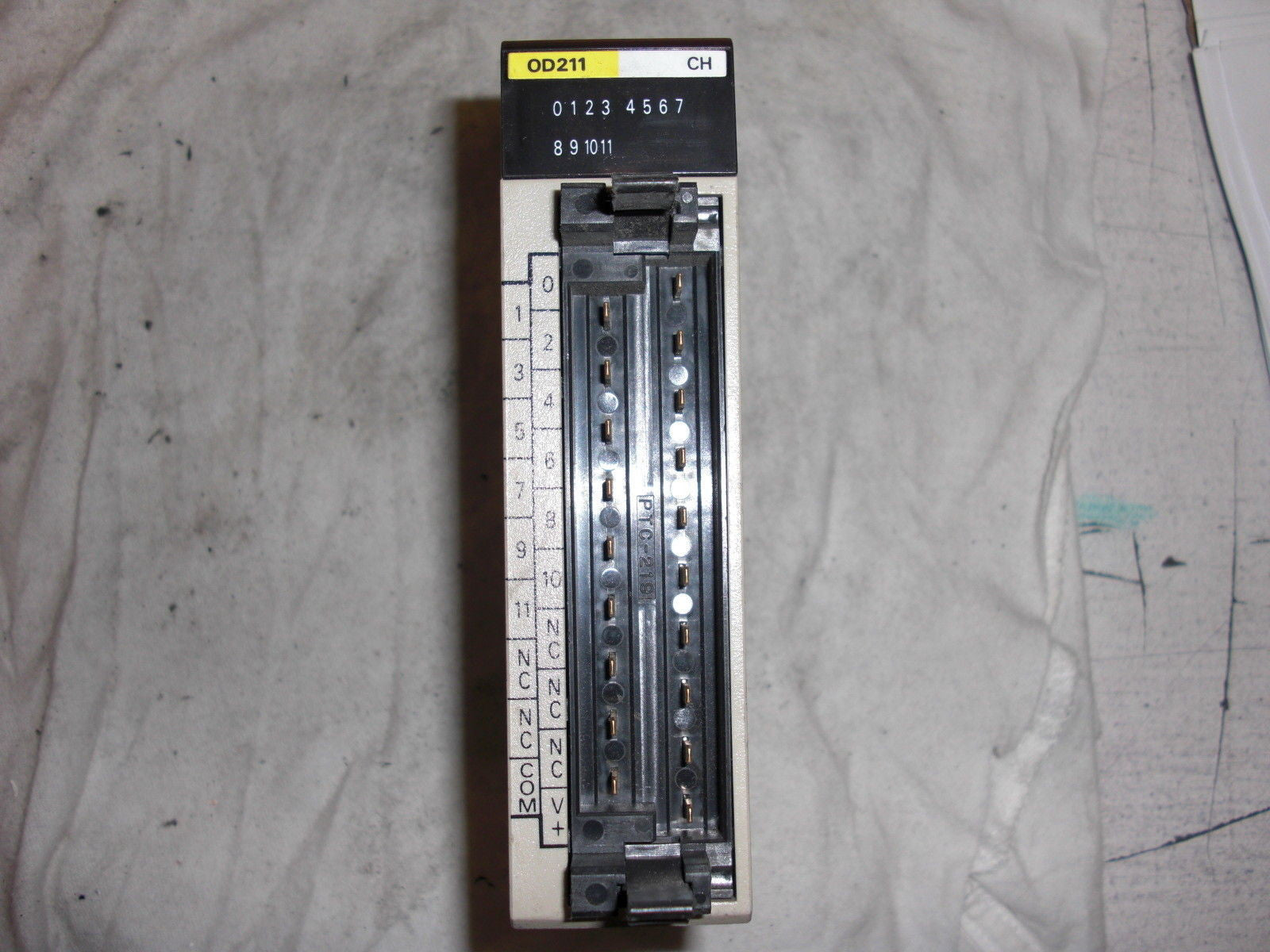 OMRON C200H-OD211 *USED*