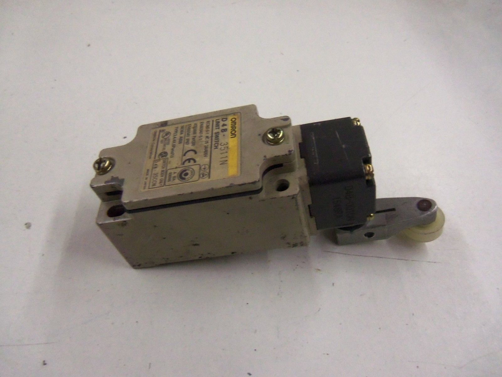 OMRON D4B-3511N *USED*