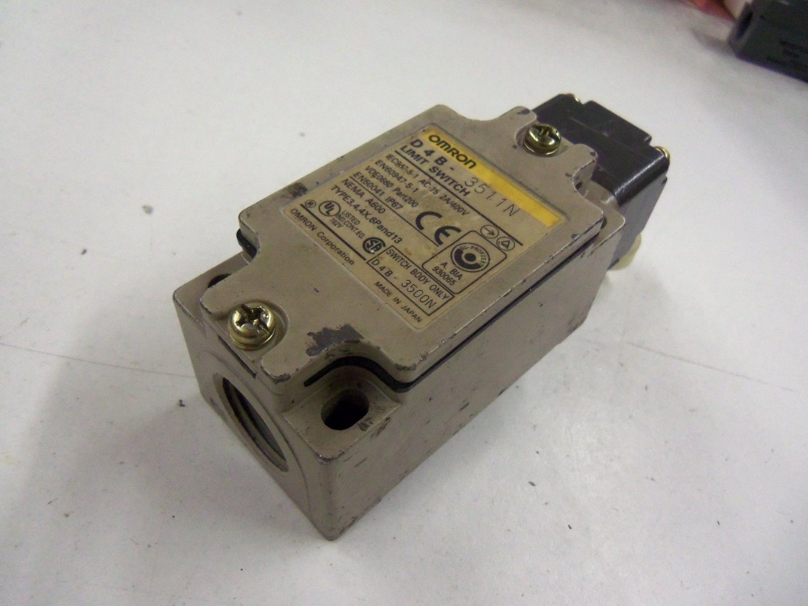OMRON D4B-3511N *USED*