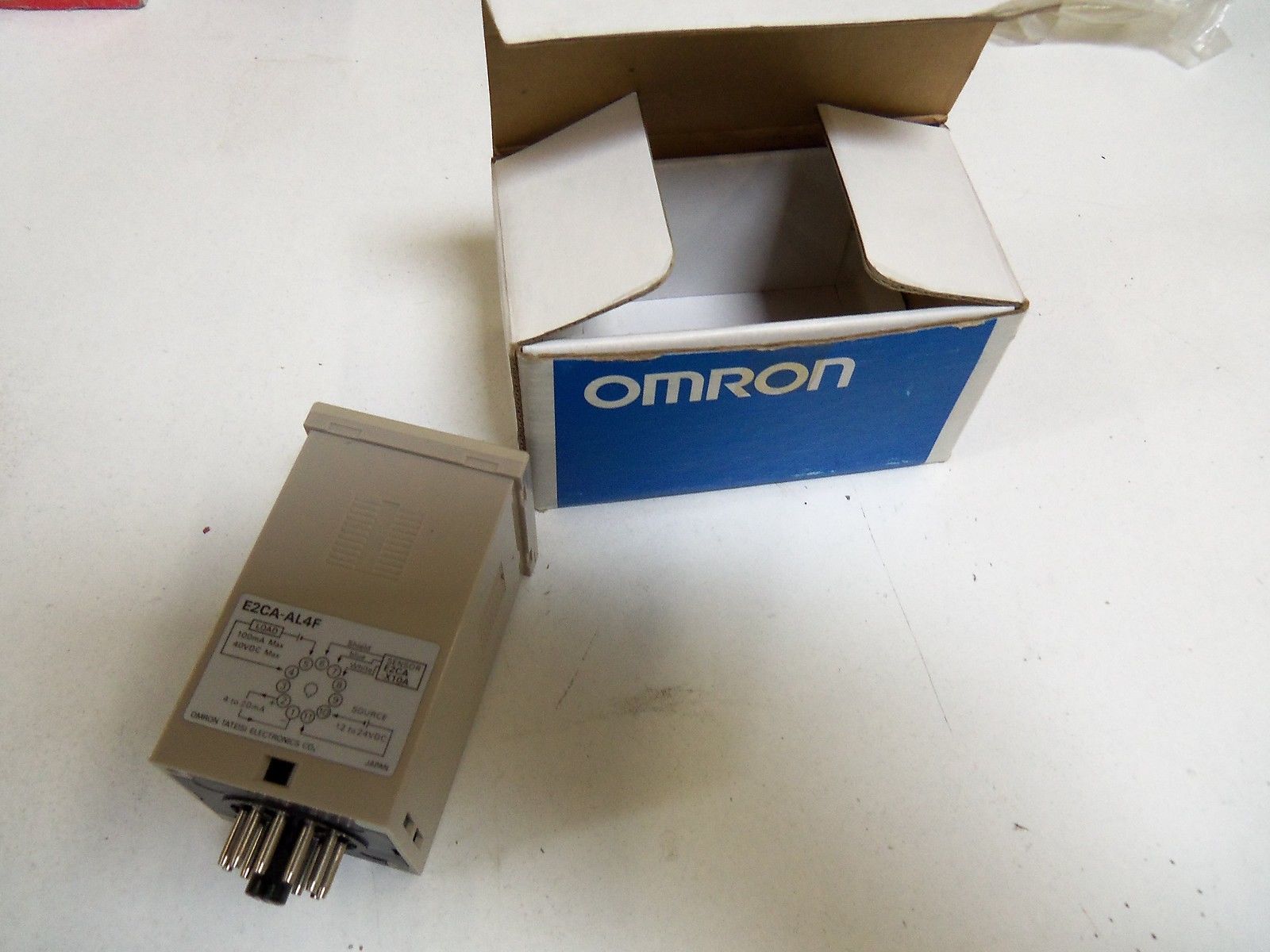 OMRON E2CA-AL4F *NEW IN BOX*