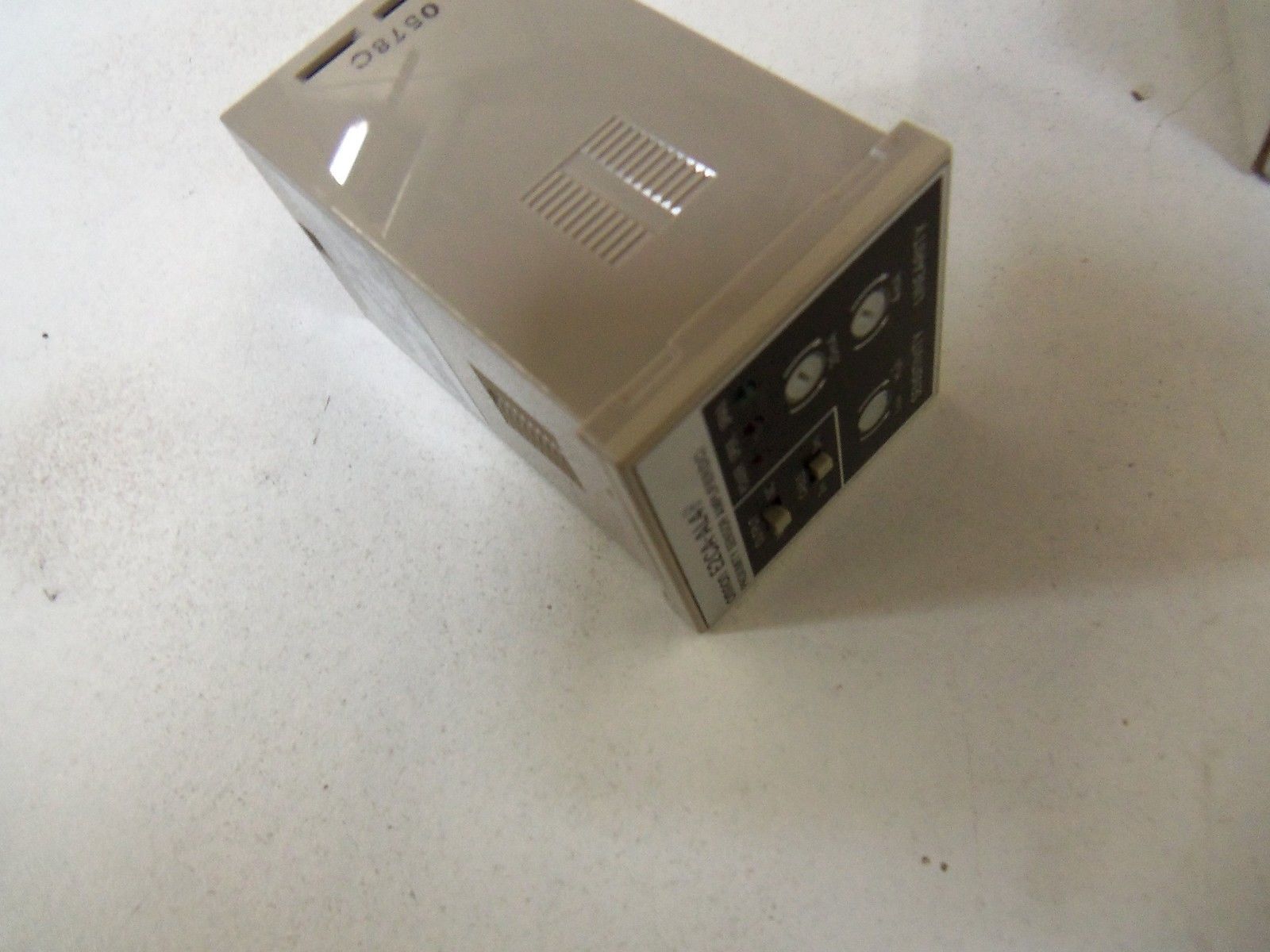 OMRON E2CA-AL4F *NEW IN BOX*