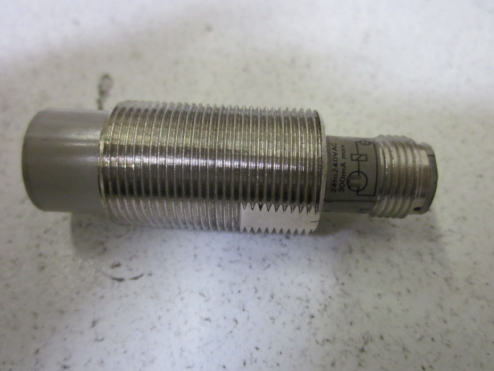 OMRON E2E-X10MY1-M1 *USED*