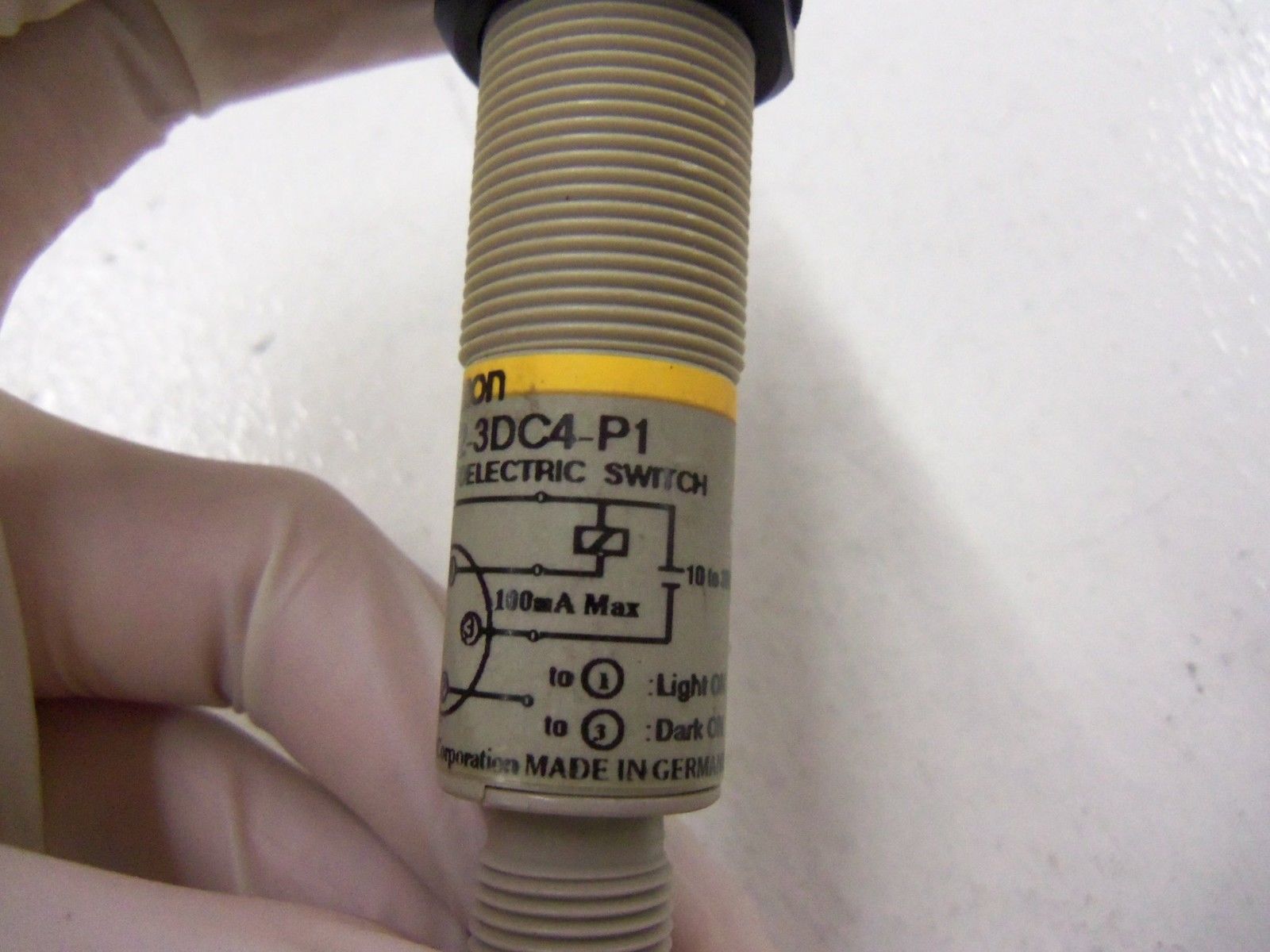 OMRON E3F2-3DC4-P1 *USED*