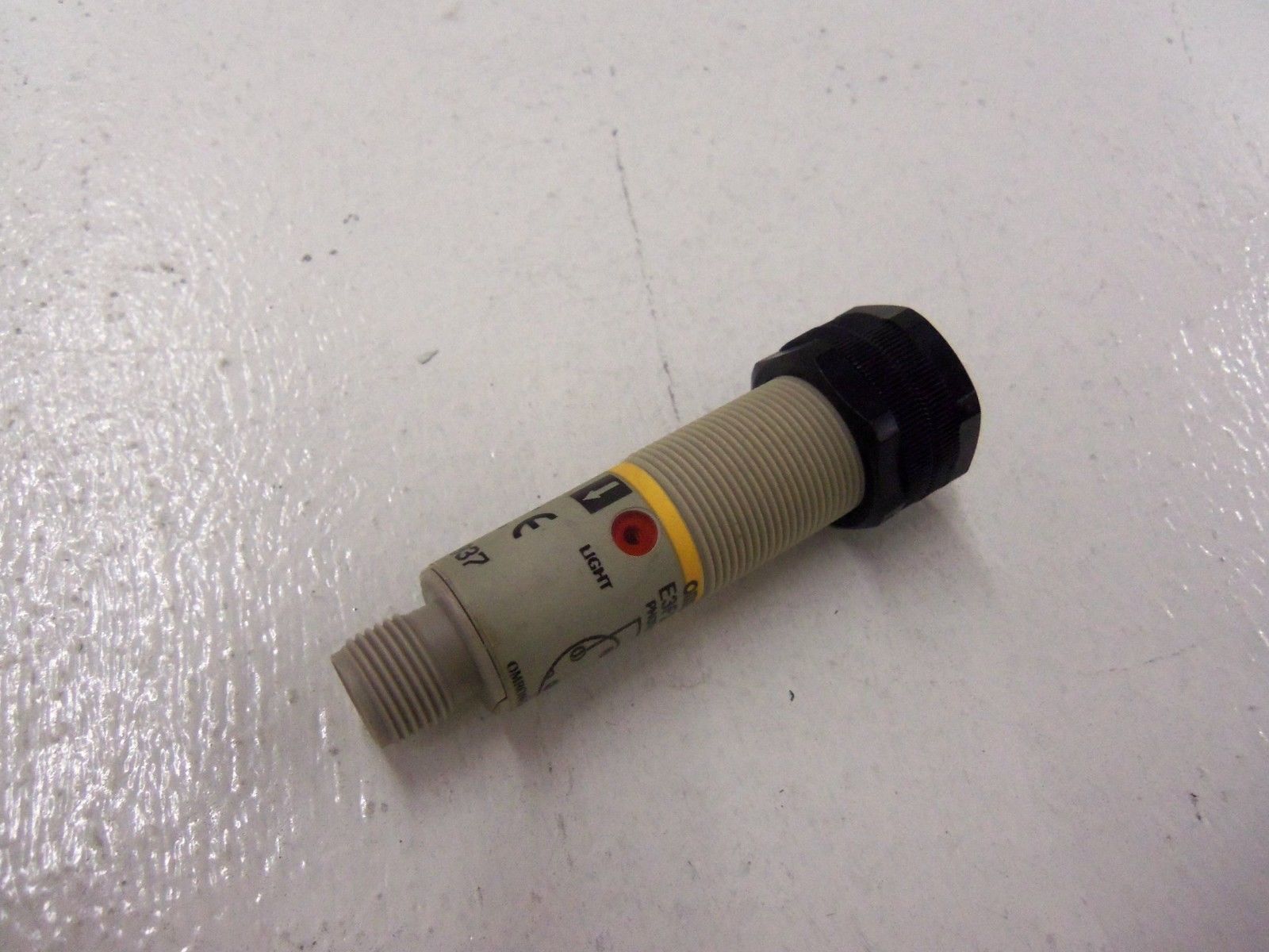 OMRON E3F2-3DC4-P1 *USED*