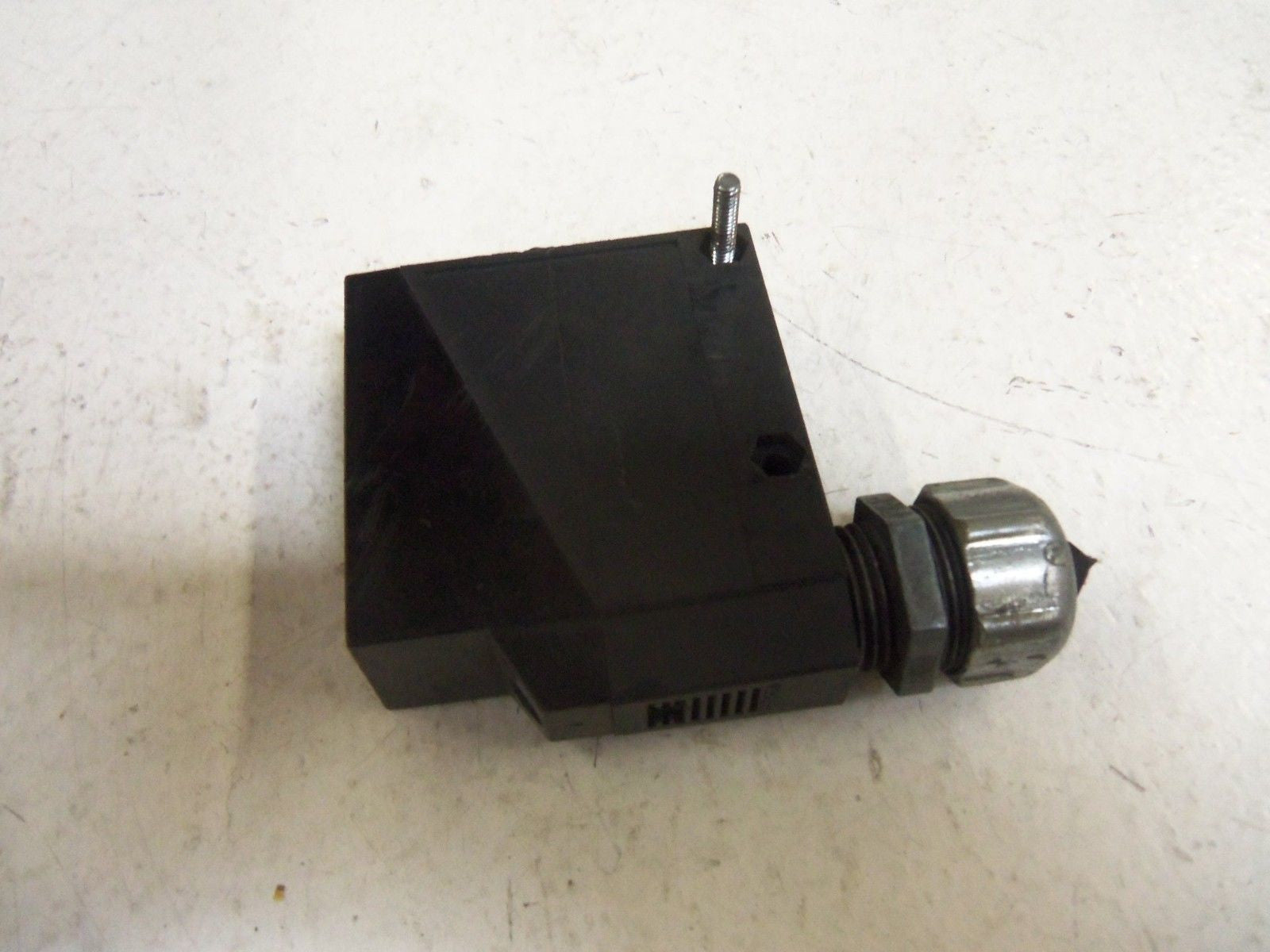 OMRON E3JM-R4M4T-US *USED*