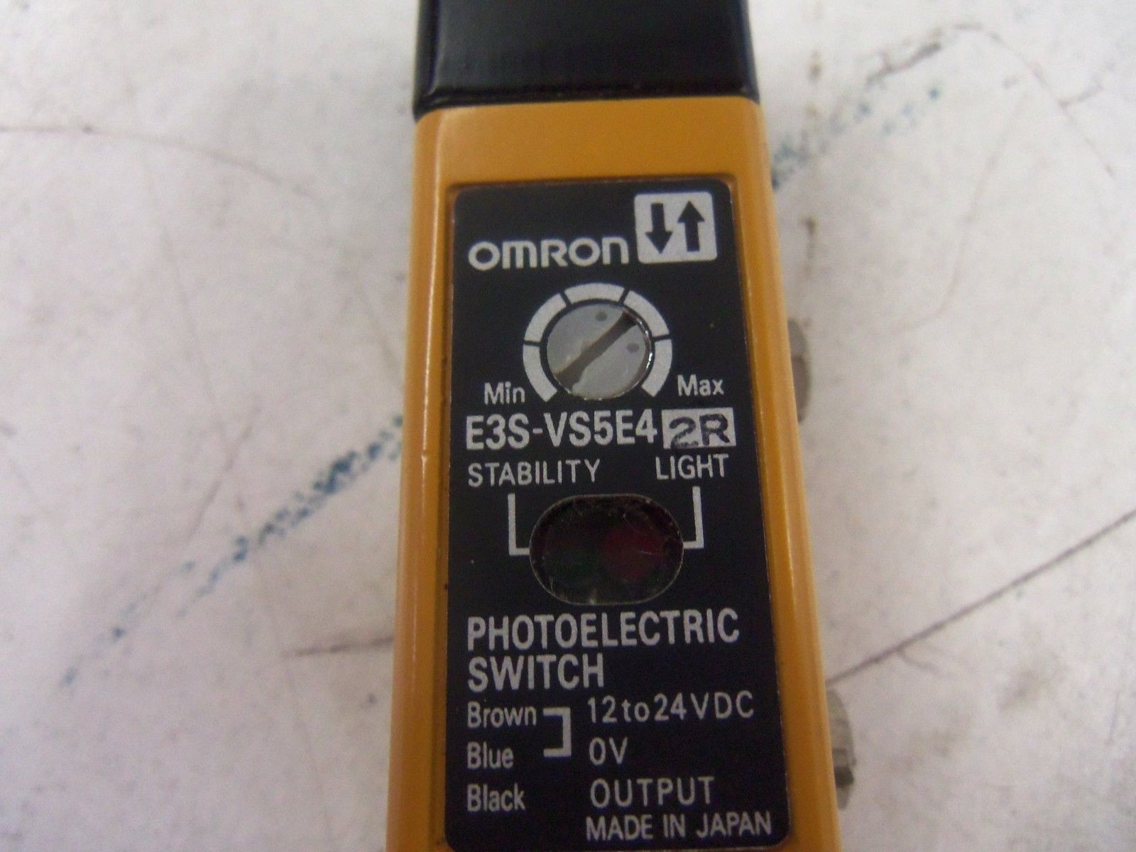 OMRON E3S-VS5E42R *USED*