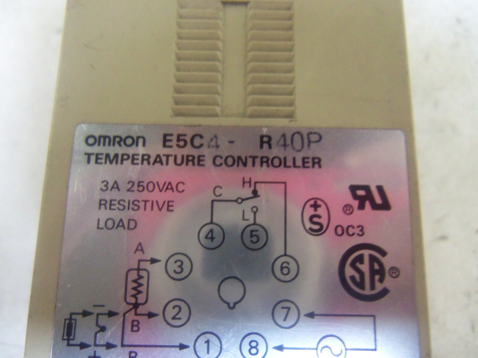 OMRON E5C4-R40P TEMPERATURE CONTROLLER *USED*