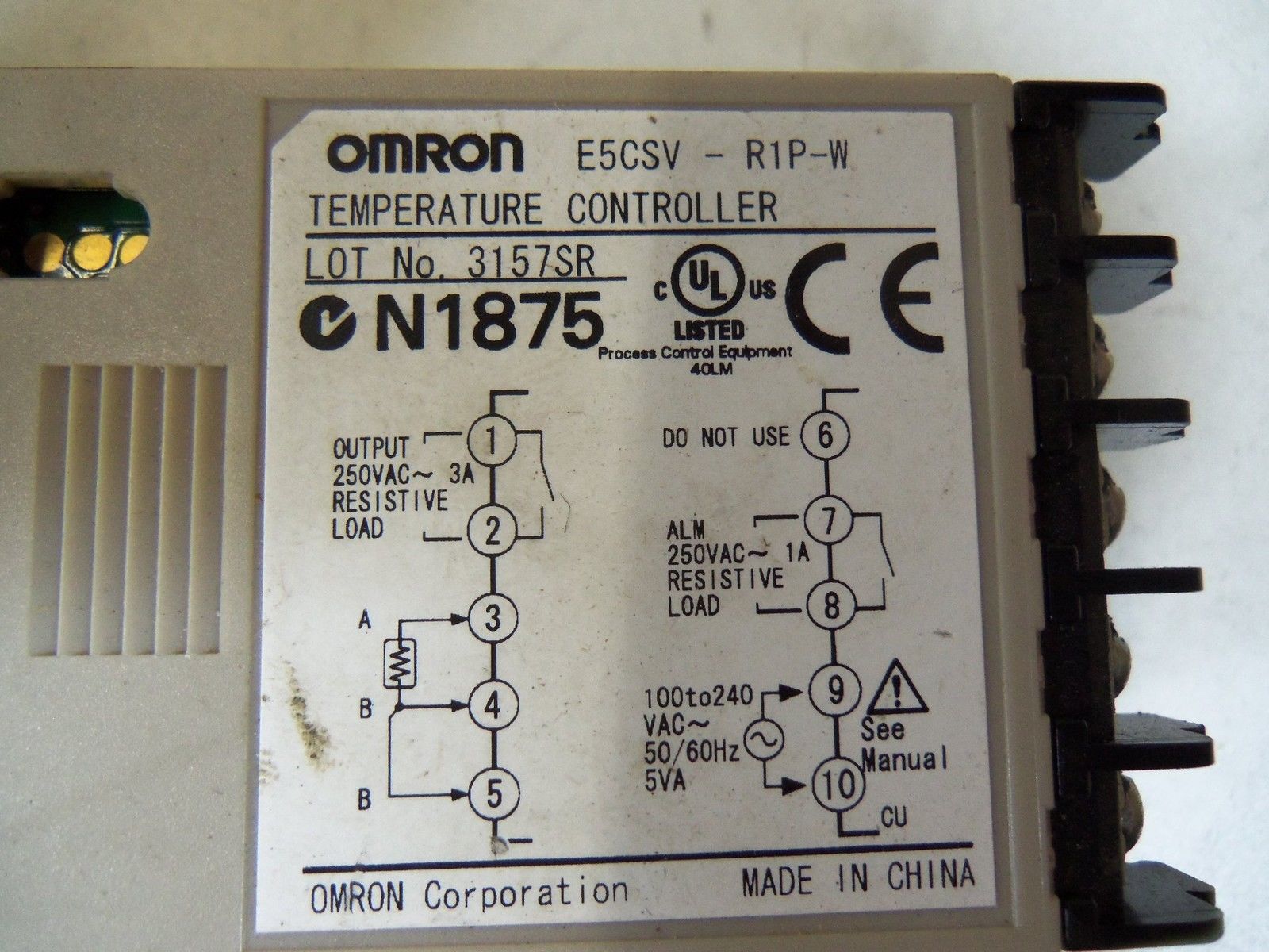 OMRON E5CSV-R1P-W TEMPERATURE CONTROLLER *USED*