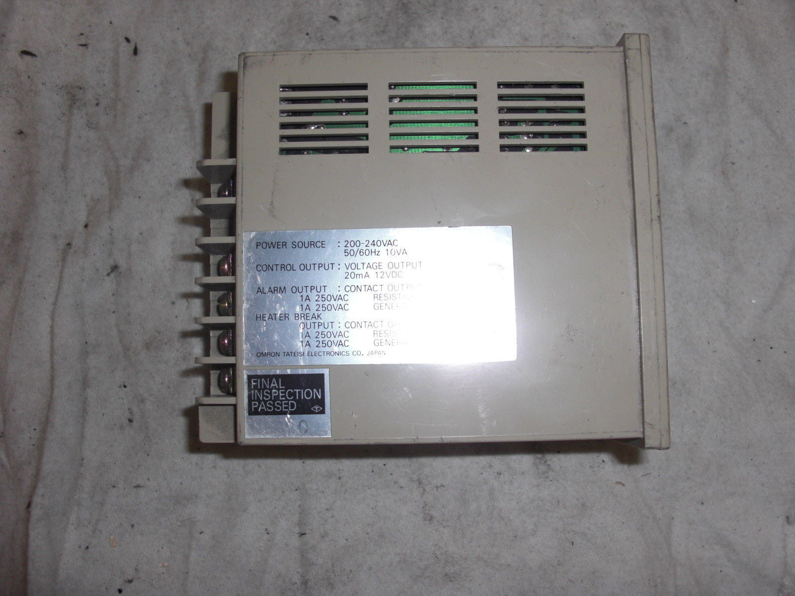 OMRON E5ES-QHKJ TEMPERATURE CONTROL *USED*