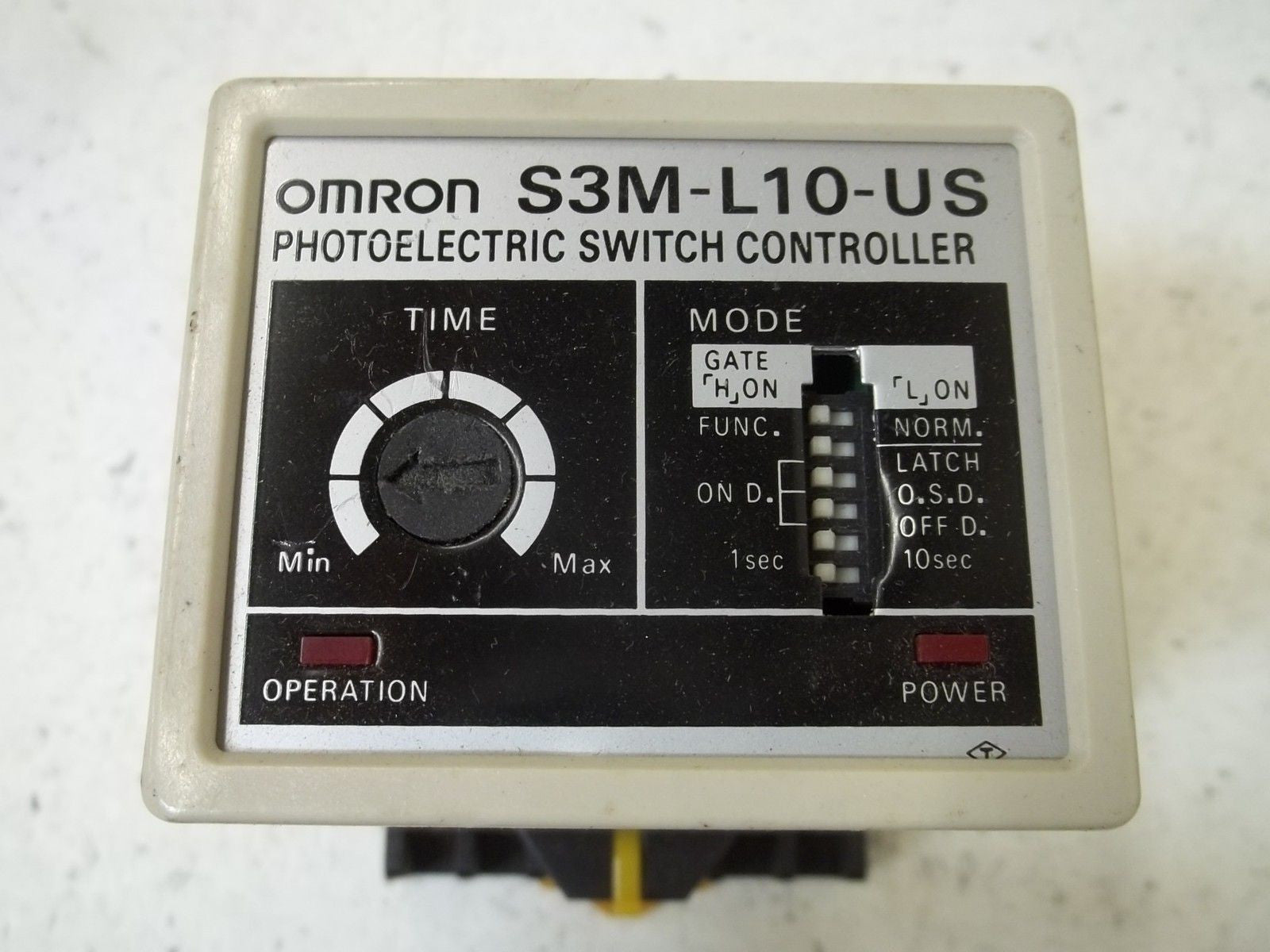 OMRON S3M-L10-US PHOTOELECTRIC SWITCH CONTROLLER *USED*