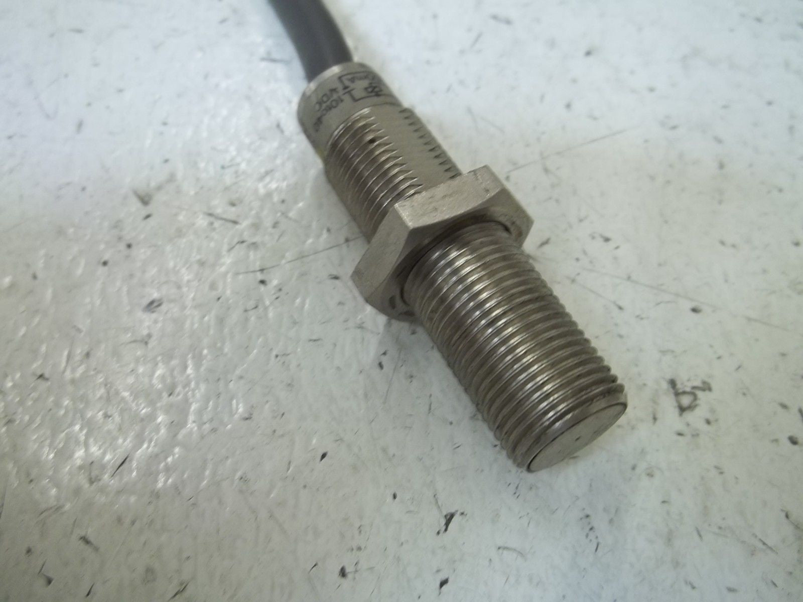 OMRON TL-X2E2 PROXIMITY SENSOR *USED*