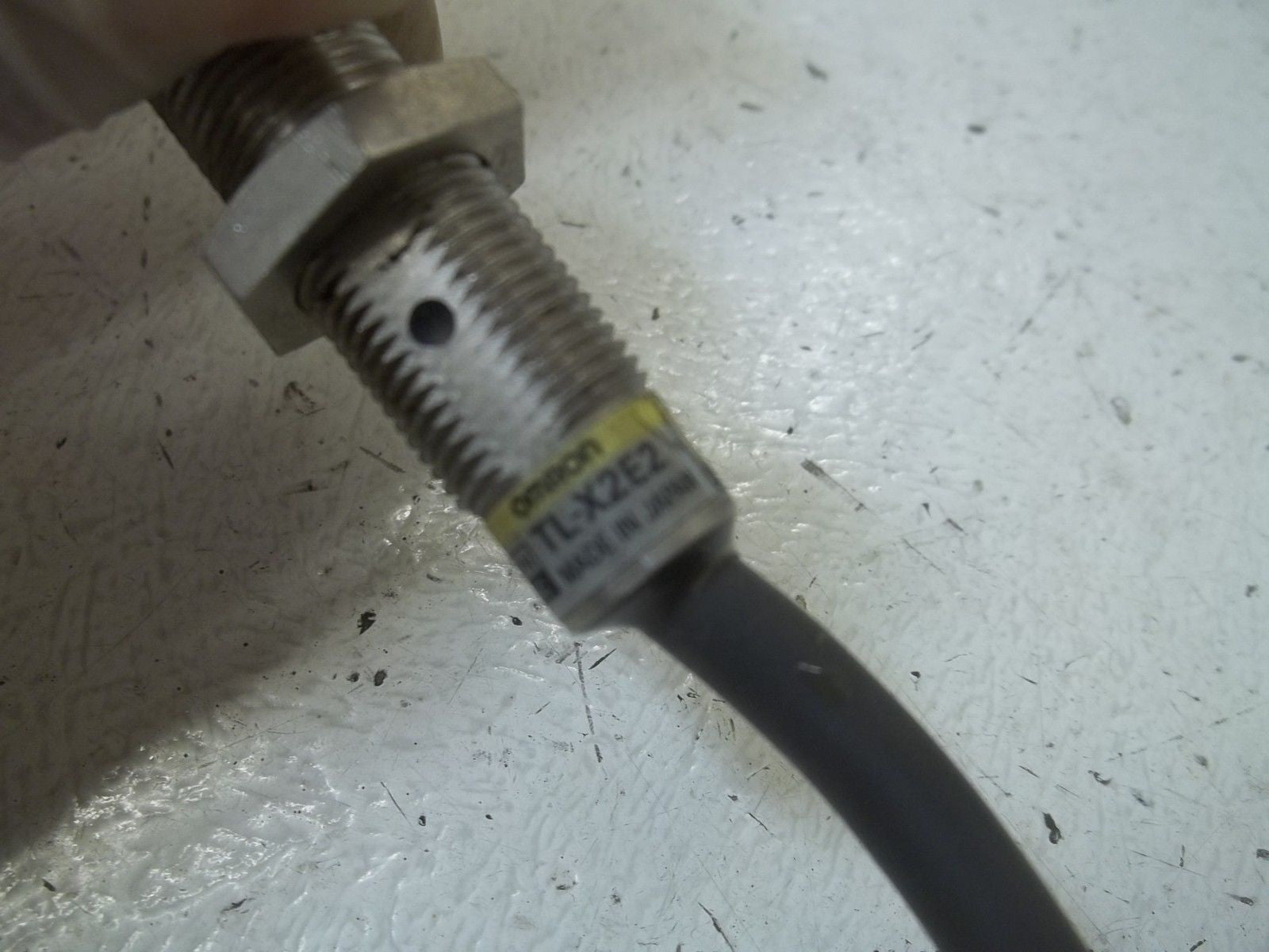 OMRON TL-X2E2 PROXIMITY SENSOR *USED*