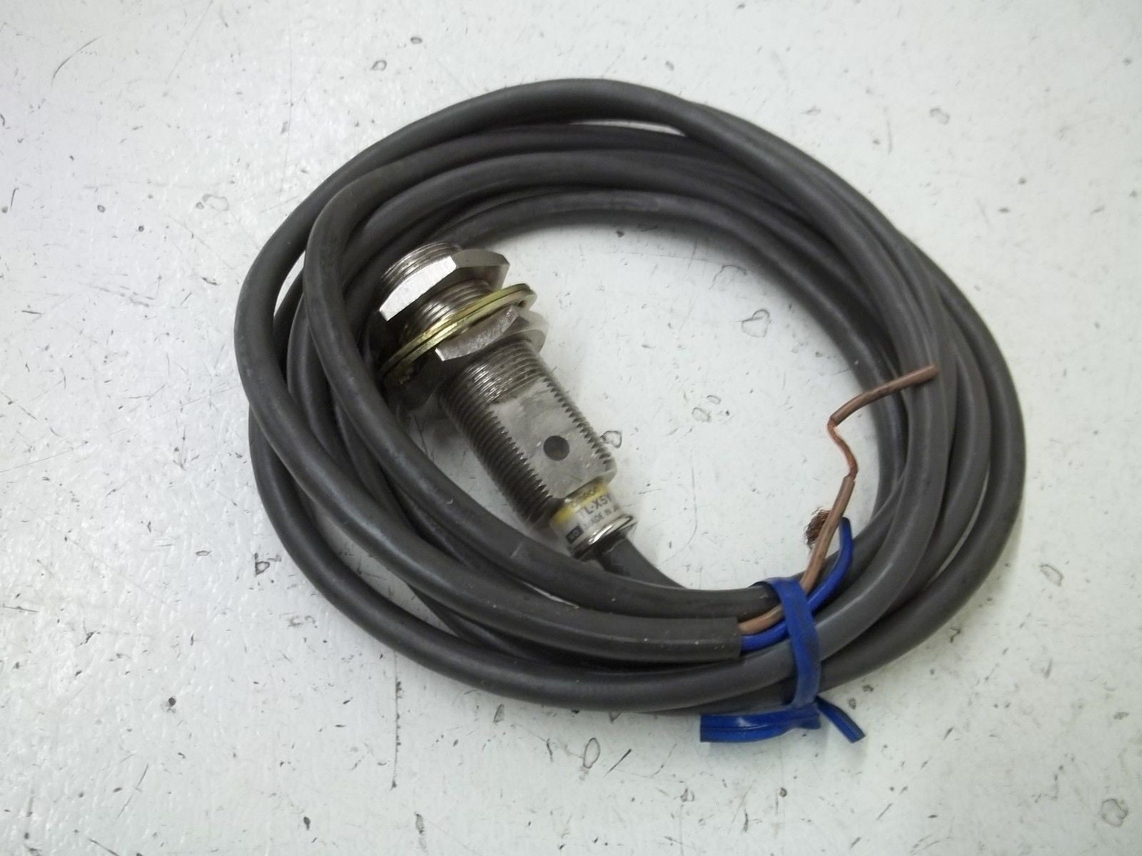 OMRON TL-X5Y1 PROXIMITY SWITCH *USED*