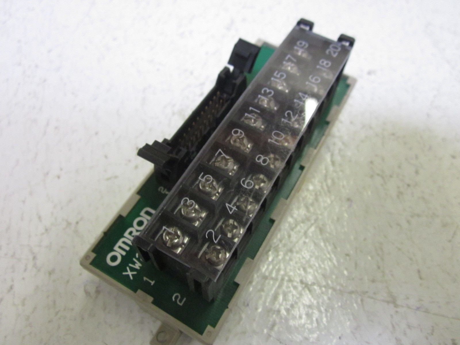 OMRON XW2B-20G5 CONNECTOR *USED*