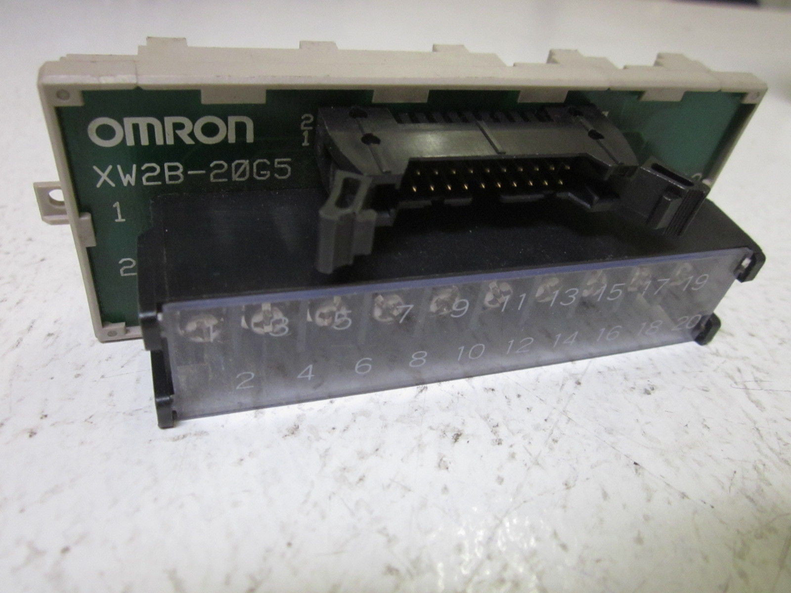 OMRON XW2B-20G5 CONNECTOR *USED*