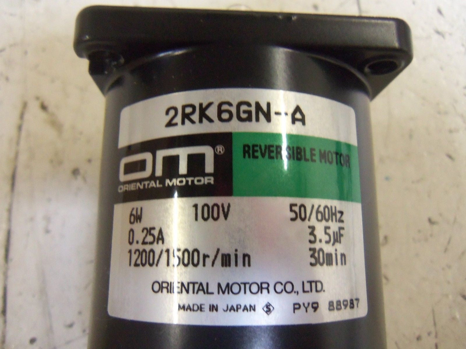 ORIENTAL MOTOR 2RK6GN-A REVERSIBLE MOTOR *NEW IN BOX*