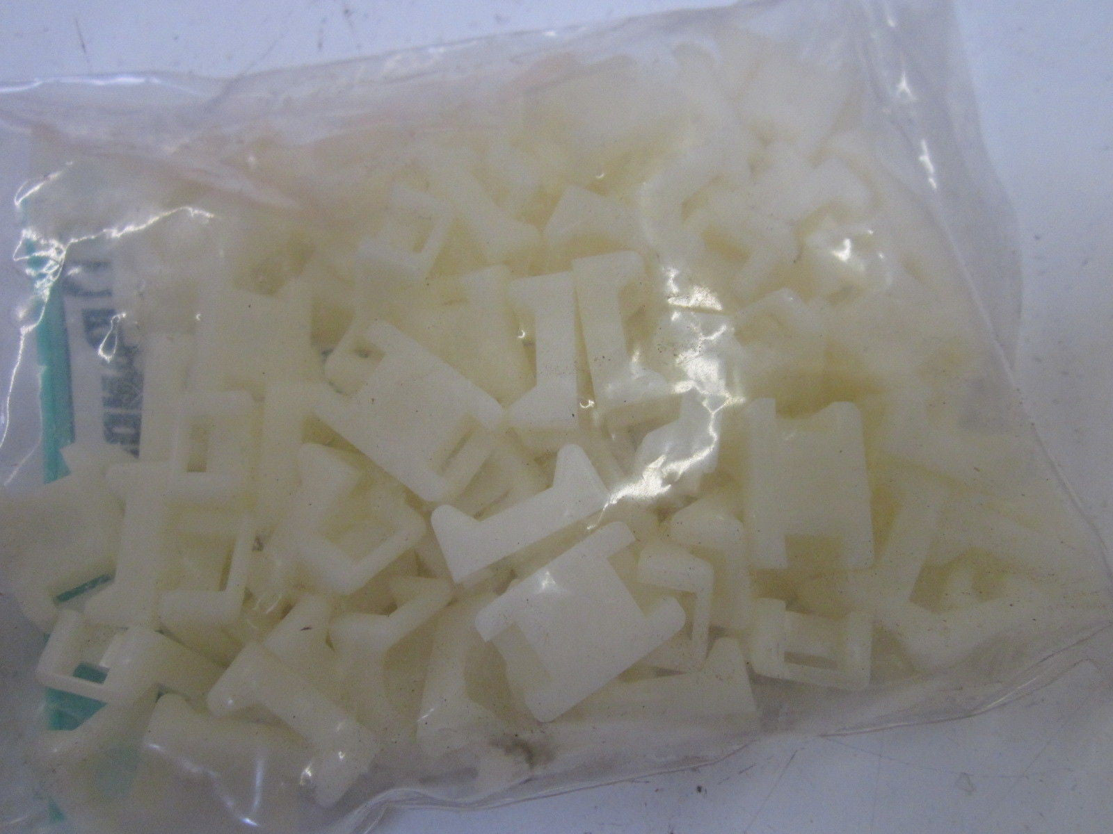 PANDUIT TM3A-C TIE AMOUNTS 100PC. *NEW IN A FACTORY BAG*