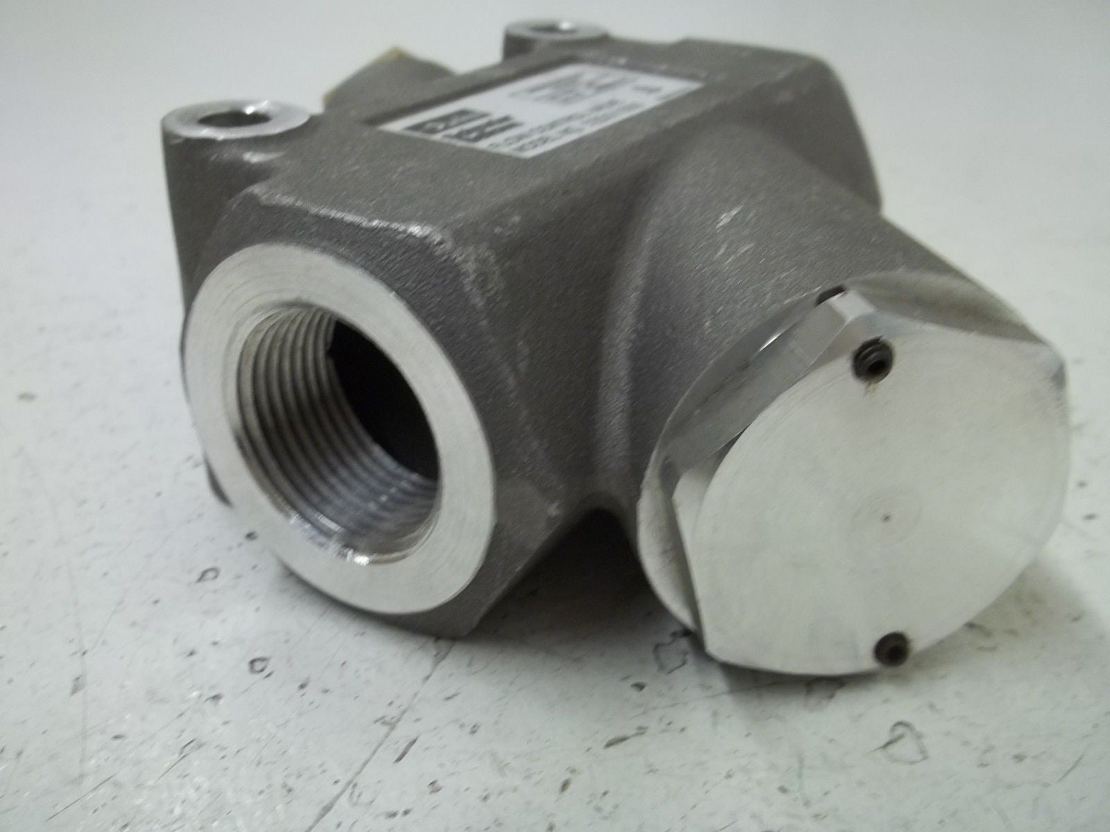 PARKER 032501000 1" FLOW CONTROL VALVE *NEW IN BOX*