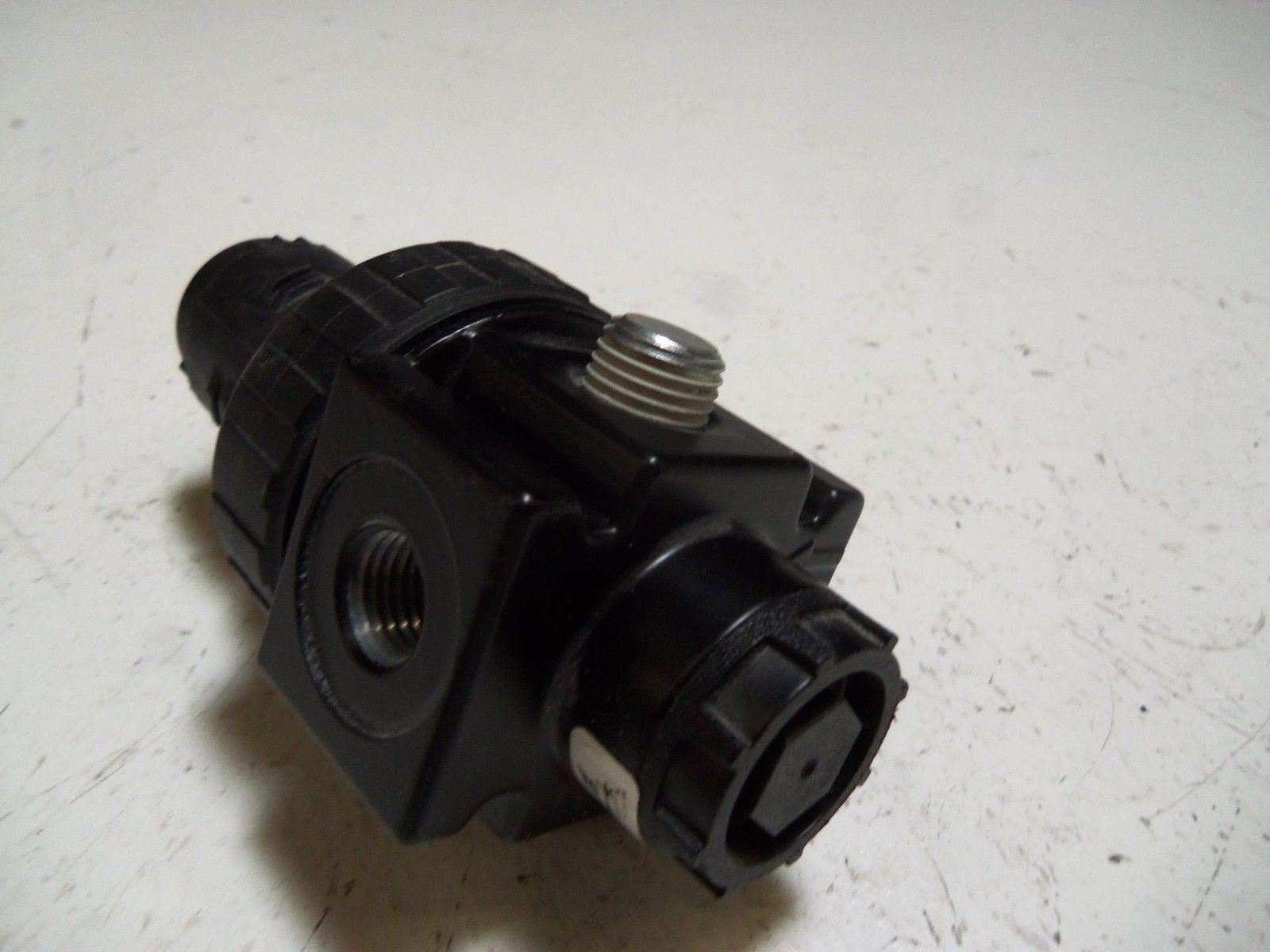 PARKER 05R113AD PNEUMATIC PRESSURE REGULATOR *USED*