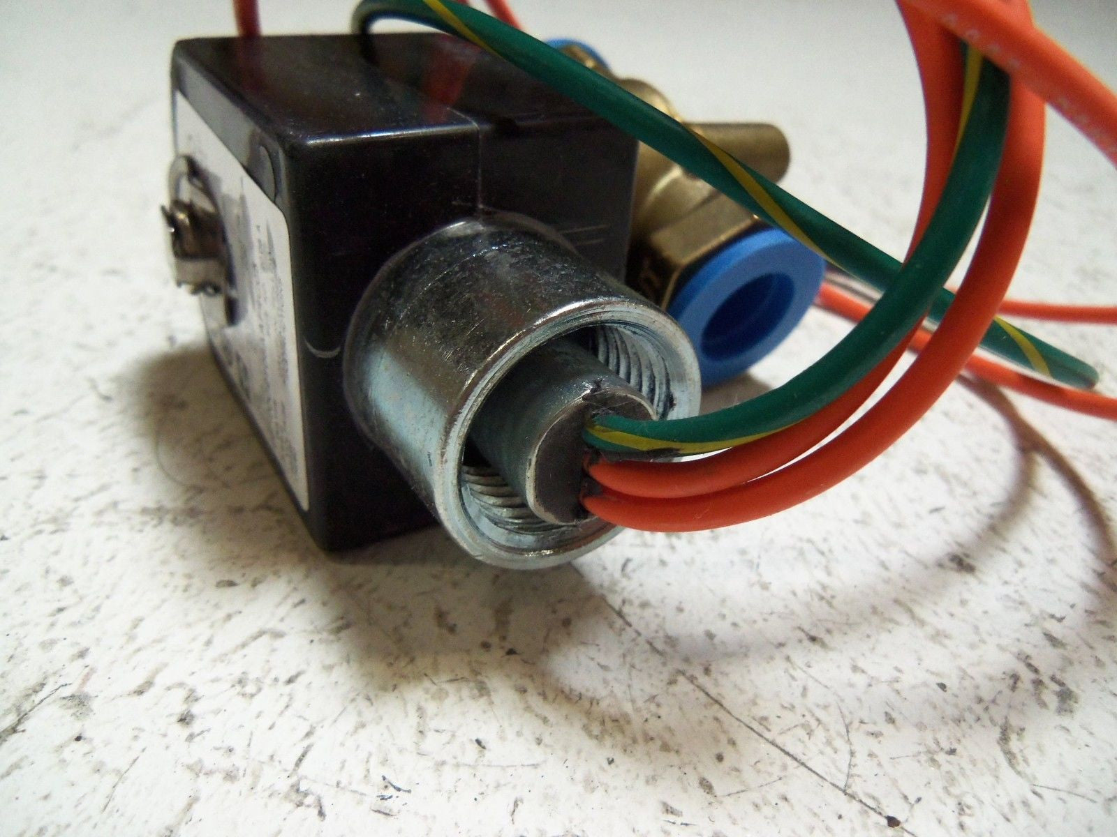 PARKER 06F20C2108AAF4C05 SOLENOID VALVE *NEW IN BOX*