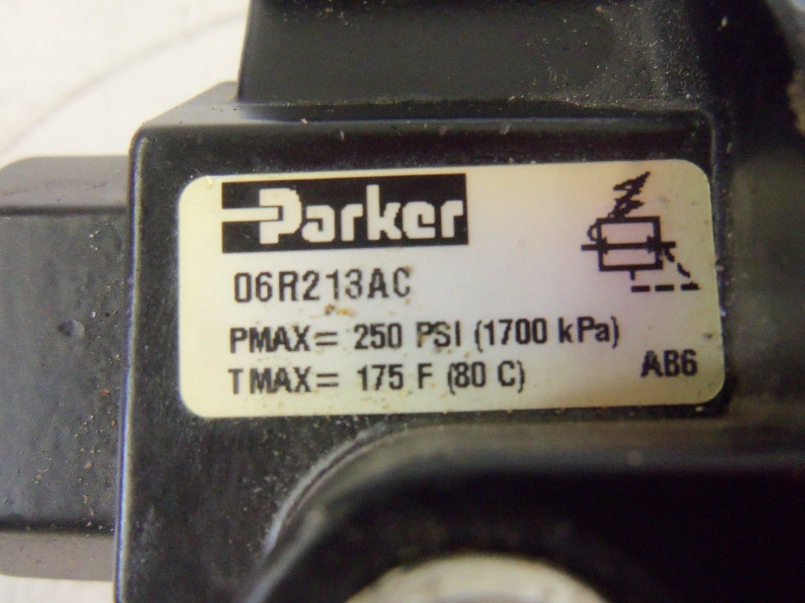 PARKER 06R213AC REGULATOR VALVE *USED*