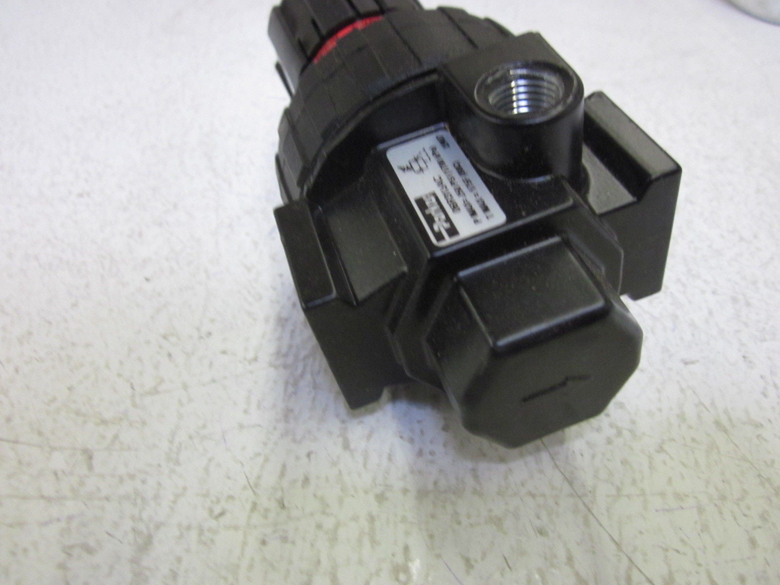 PARKER 06R313AC REGULATOR 1/2"  *USED*