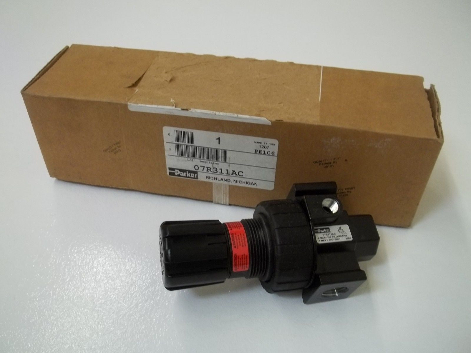 PARKER 07R311AC 1/2" REGULATOR *NEW IN BOX*