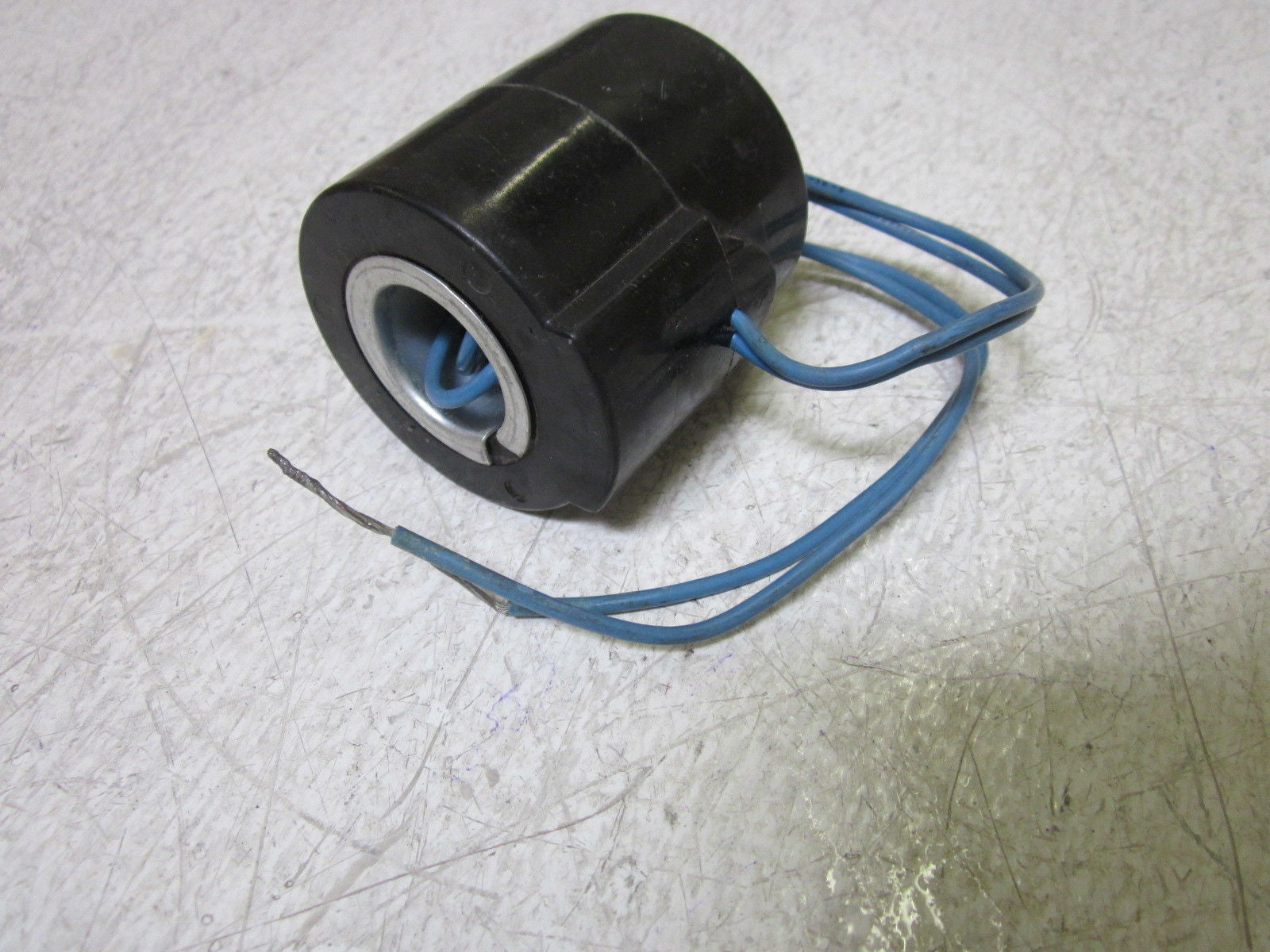 PARKER 201401 120V SOLENOID COIL  *USED*