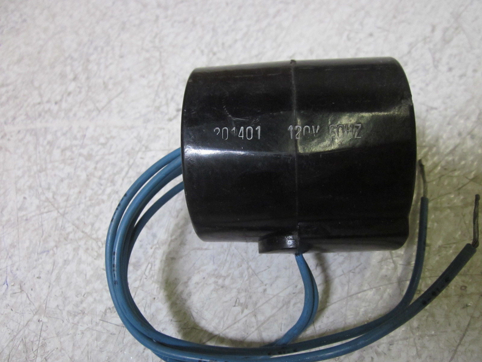 PARKER 201401 120V SOLENOID COIL  *USED*