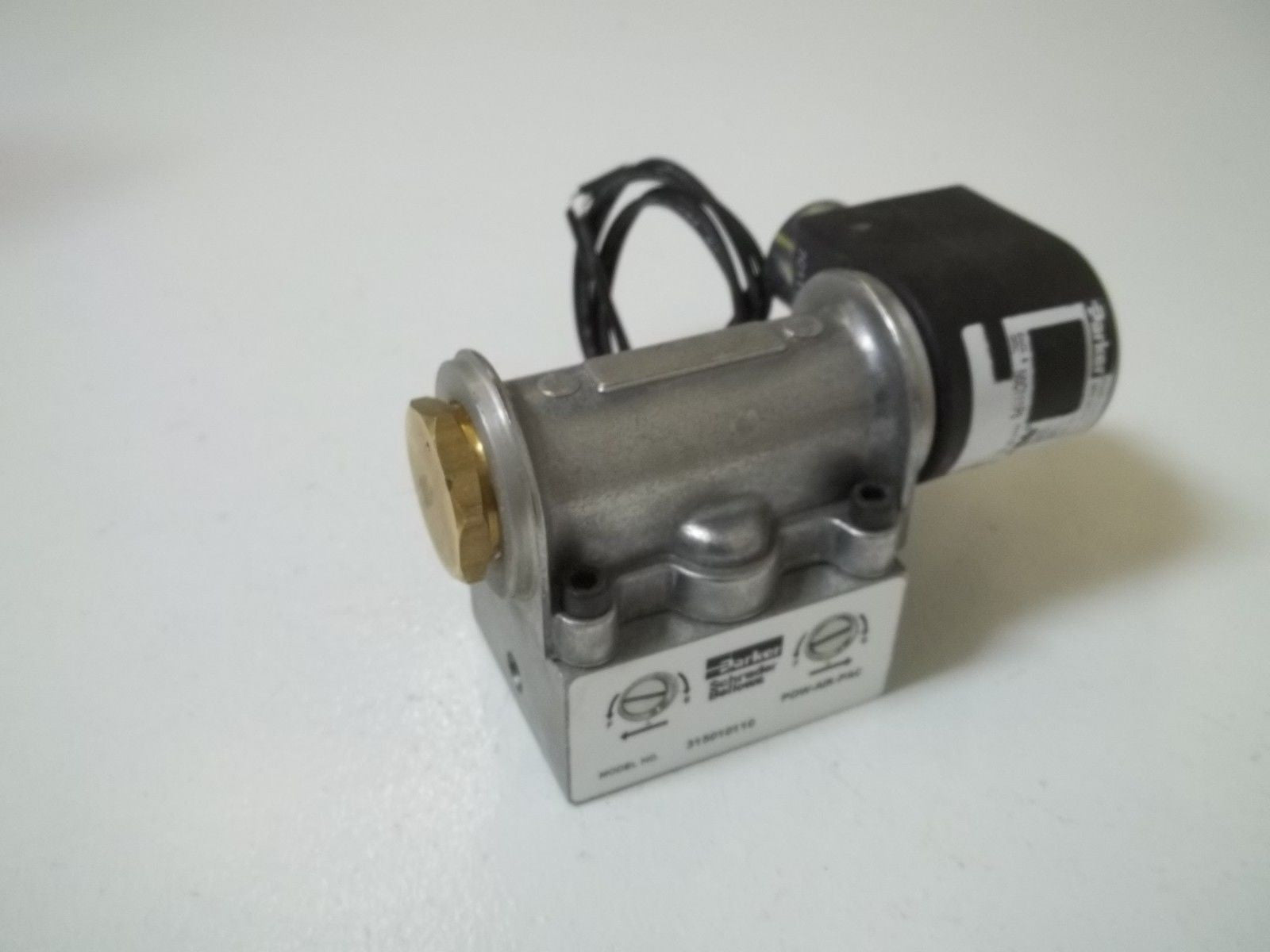 PARKER 315010110 4-WAY SINGLE SOLENOID VALVE *NEW*