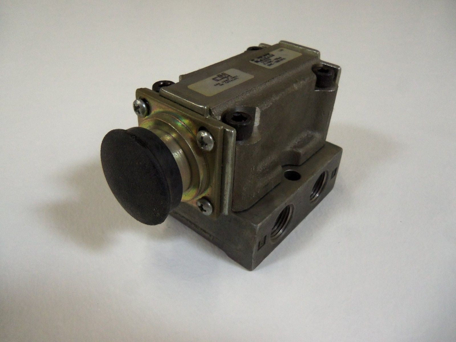 PARKER 3/8" BUTTON PALM VALVE CC337B *USED*