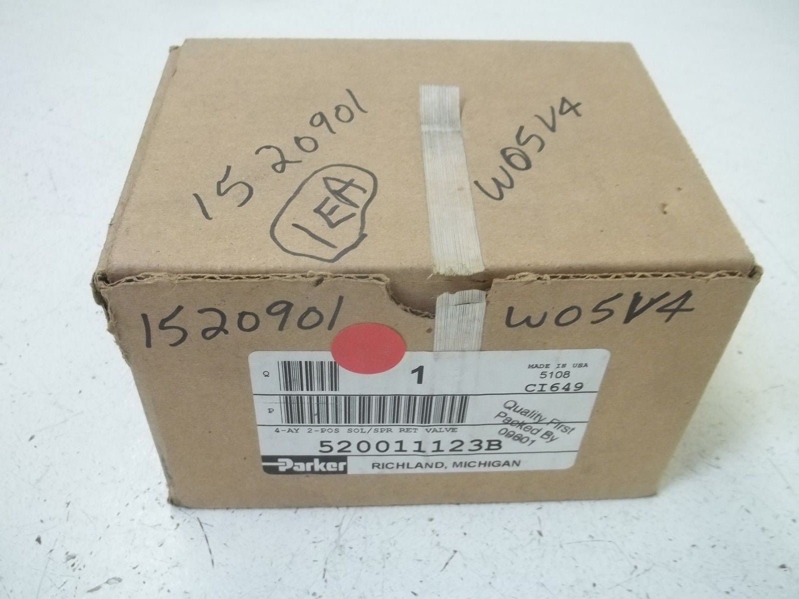 PARKER 520011123B 4-AY 2-POS SOL/SPR RET VALVE *NEW IN BOX*