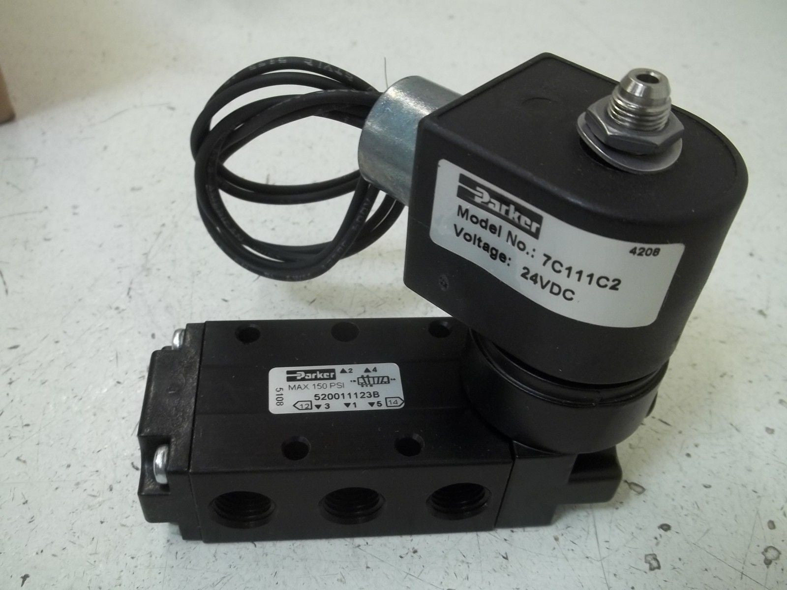 PARKER 520011123B 4-AY 2-POS SOL/SPR RET VALVE *NEW IN BOX*