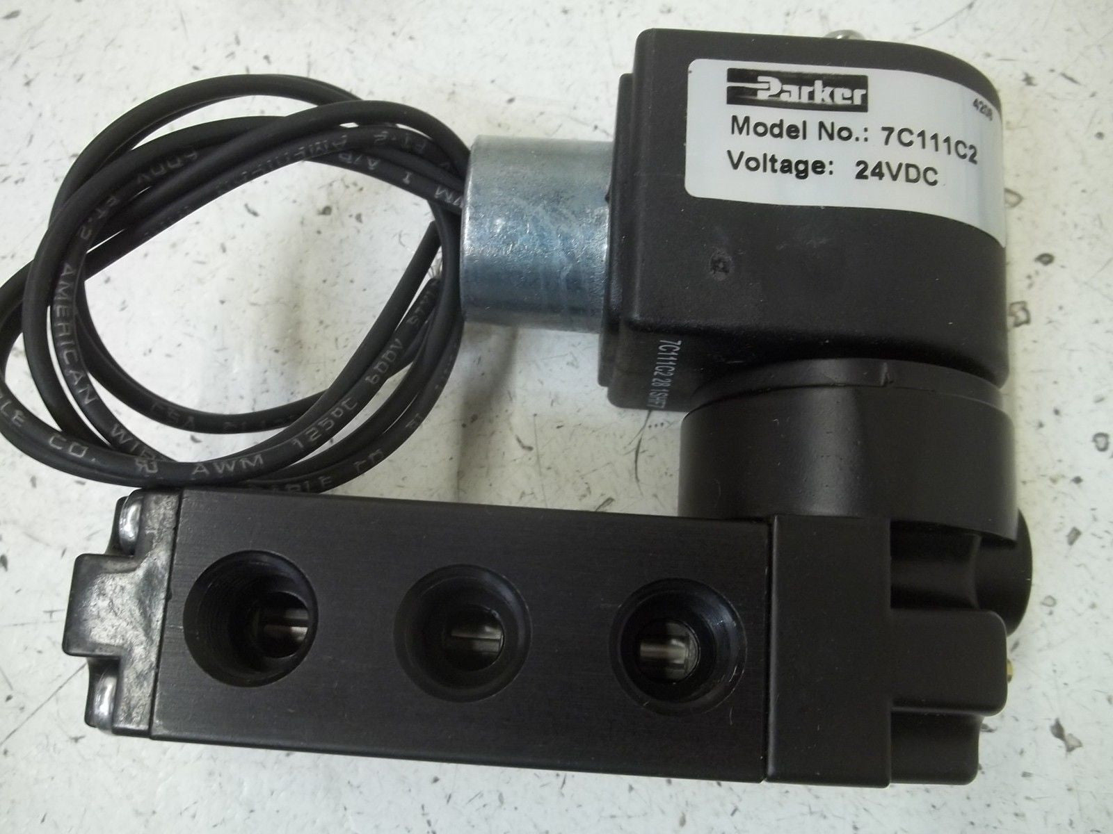 PARKER 520011123B 4-AY 2-POS SOL/SPR RET VALVE *NEW IN BOX*