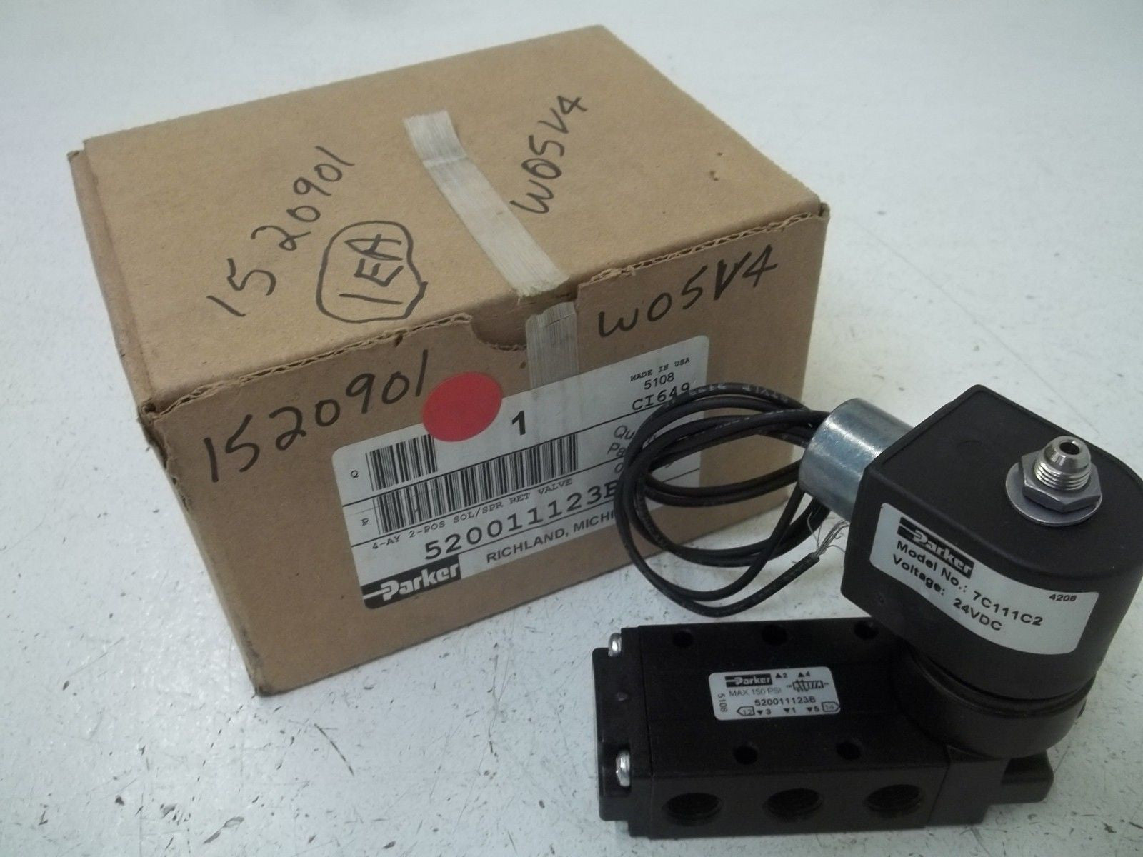 PARKER 520011123B 4-AY 2-POS SOL/SPR RET VALVE *NEW IN BOX*