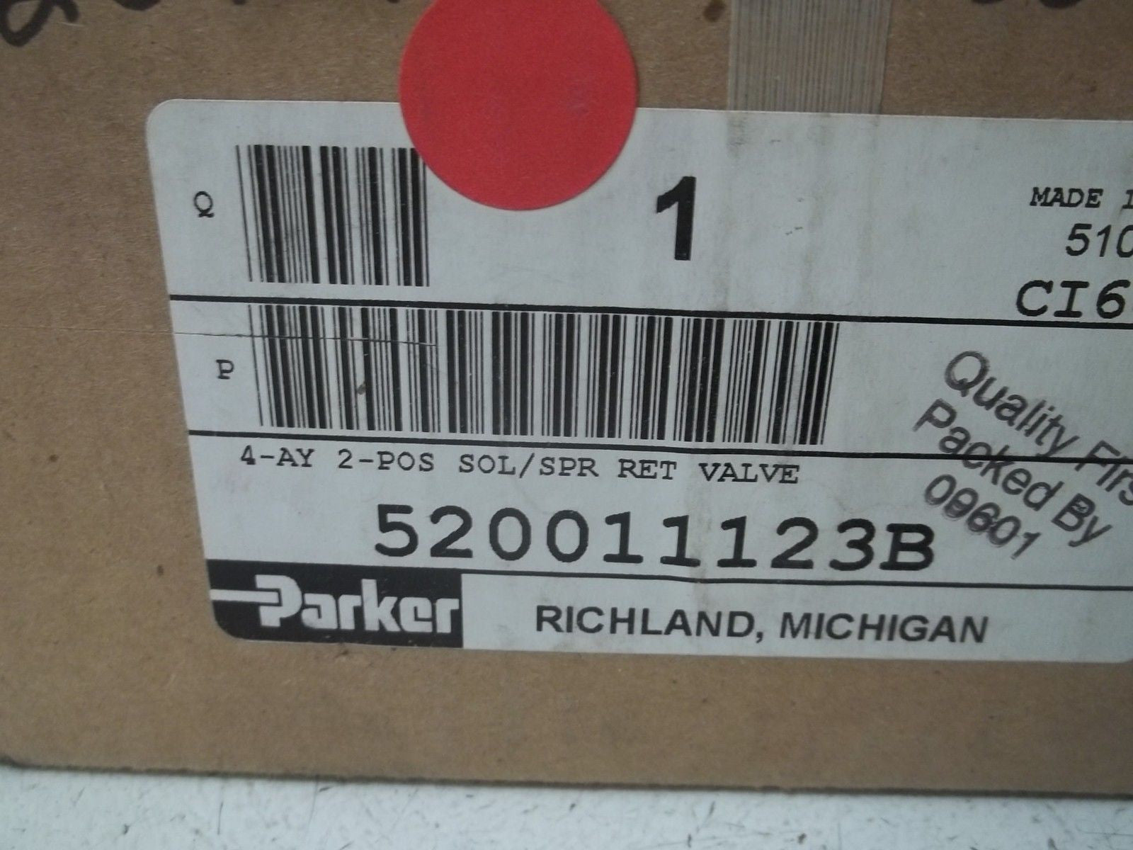 PARKER 520011123B 4-AY 2-POS SOL/SPR RET VALVE *NEW IN BOX*