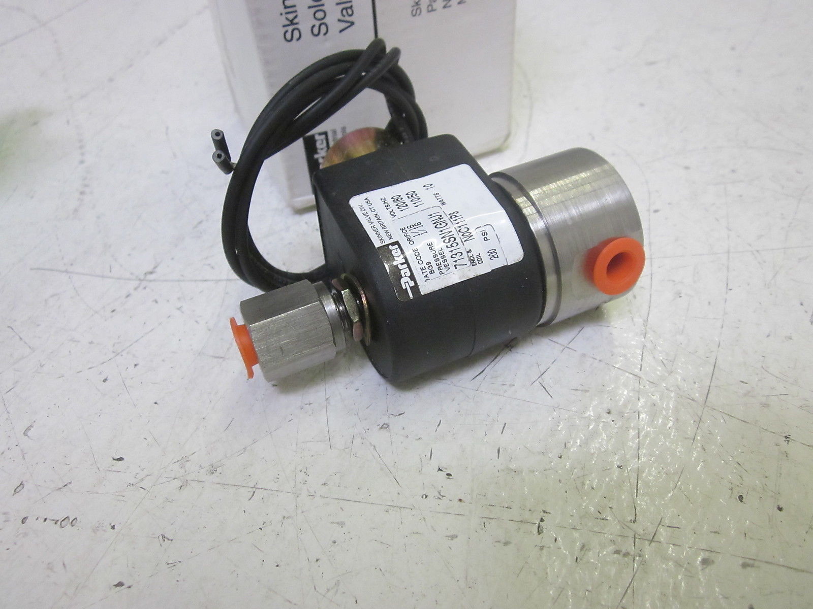 PARKER 71315SN1GNJ1 SOLENOID VALVE 120VAC *NEW IN BOX*