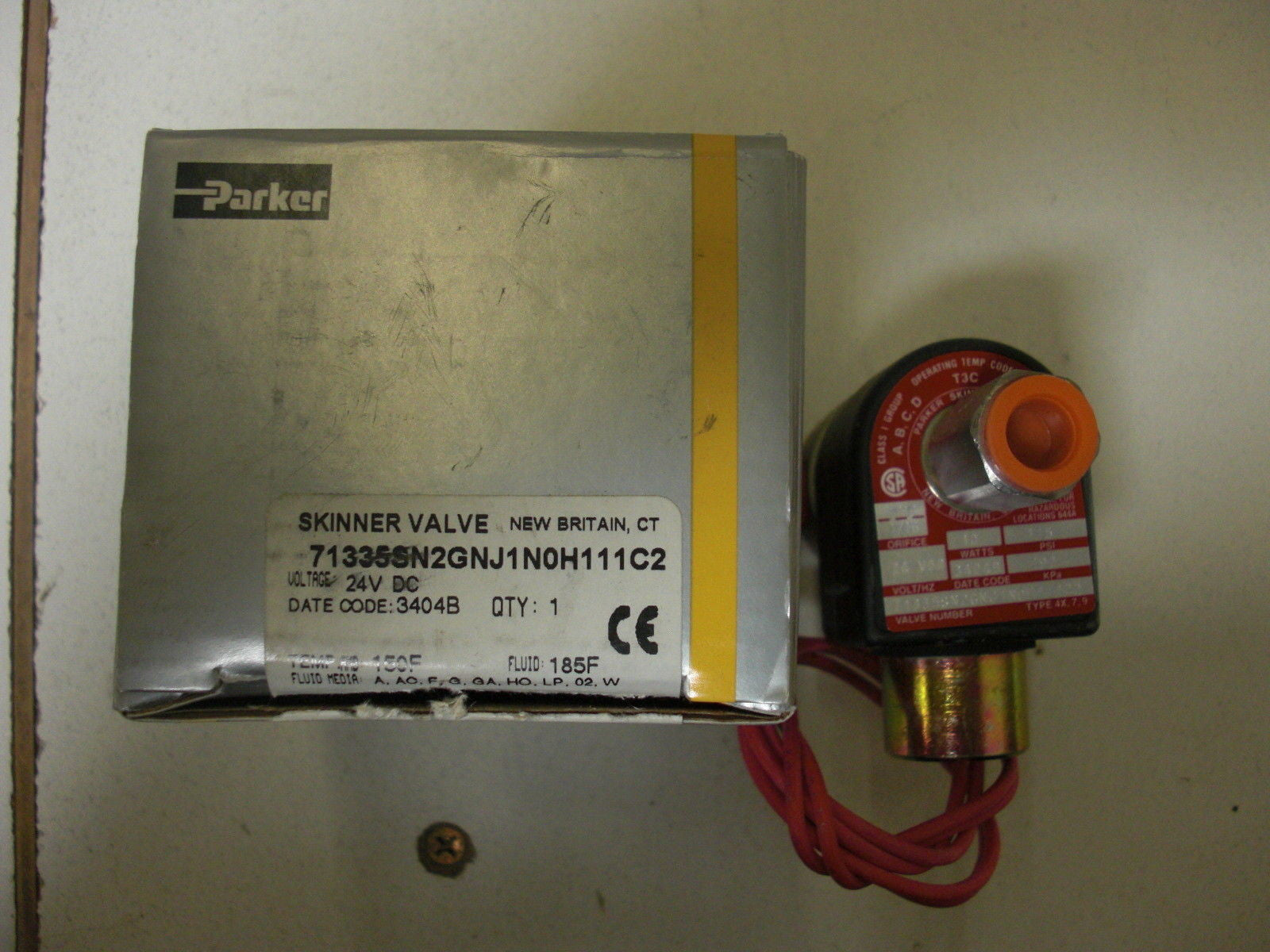 PARKER 71335SN2GNJ1N0H1111C2 SKINNER VALVE *NEW IN BOX*