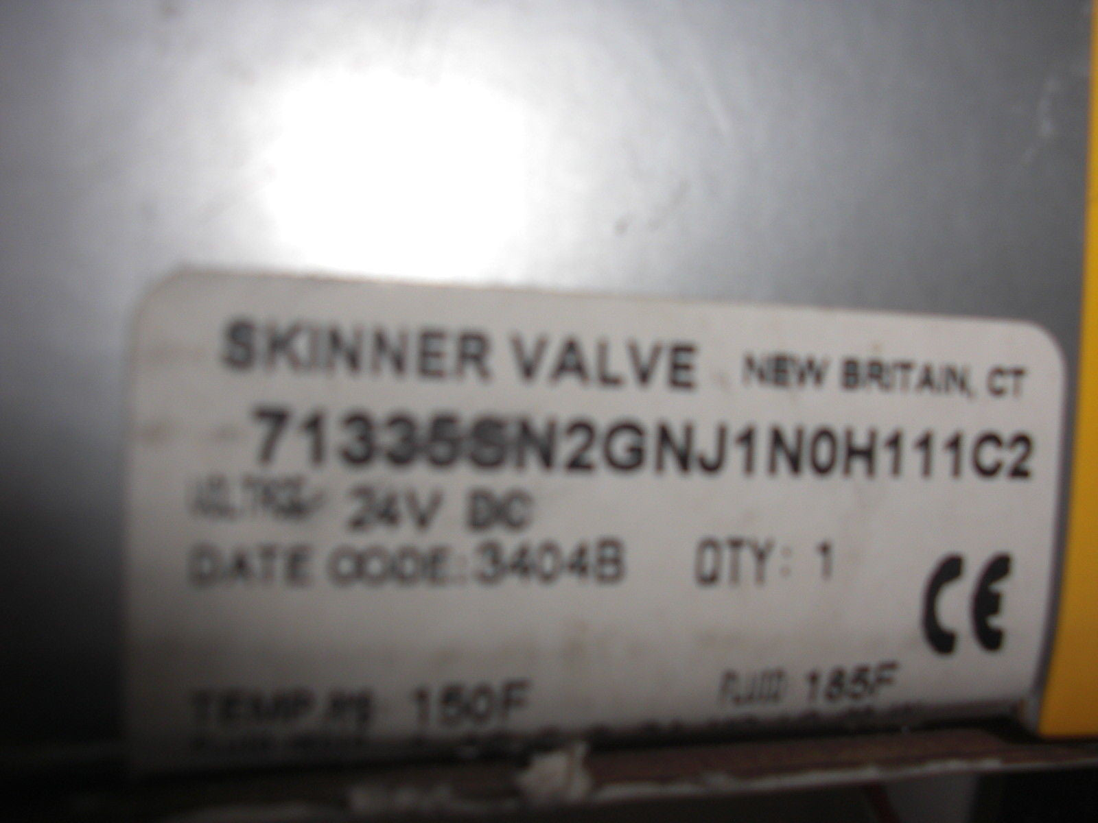 PARKER 71335SN2GNJ1N0H1111C2 SKINNER VALVE *NEW IN BOX*