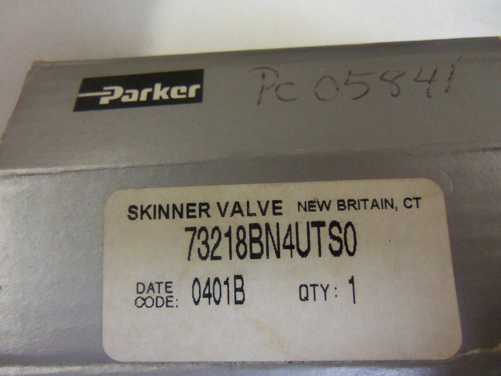 PARKER 73218BN4UTS0 SKINNER VALVE *NEW IN BOX*