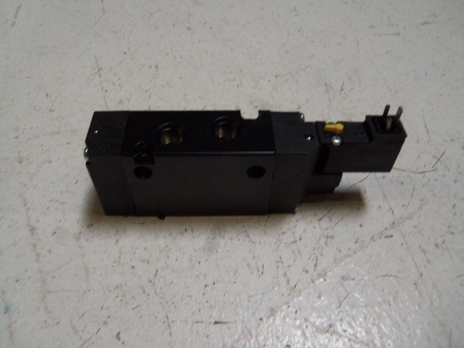 PARKER B511AE549C VALVE *NEW IN BOX*