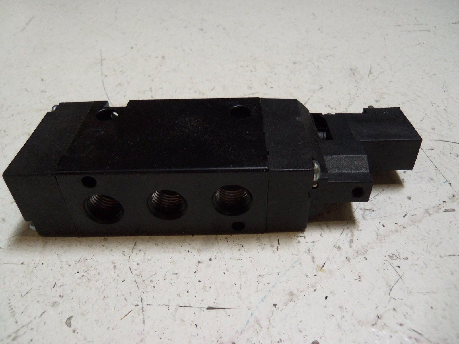 PARKER B511AE549C VALVE *NEW IN BOX*