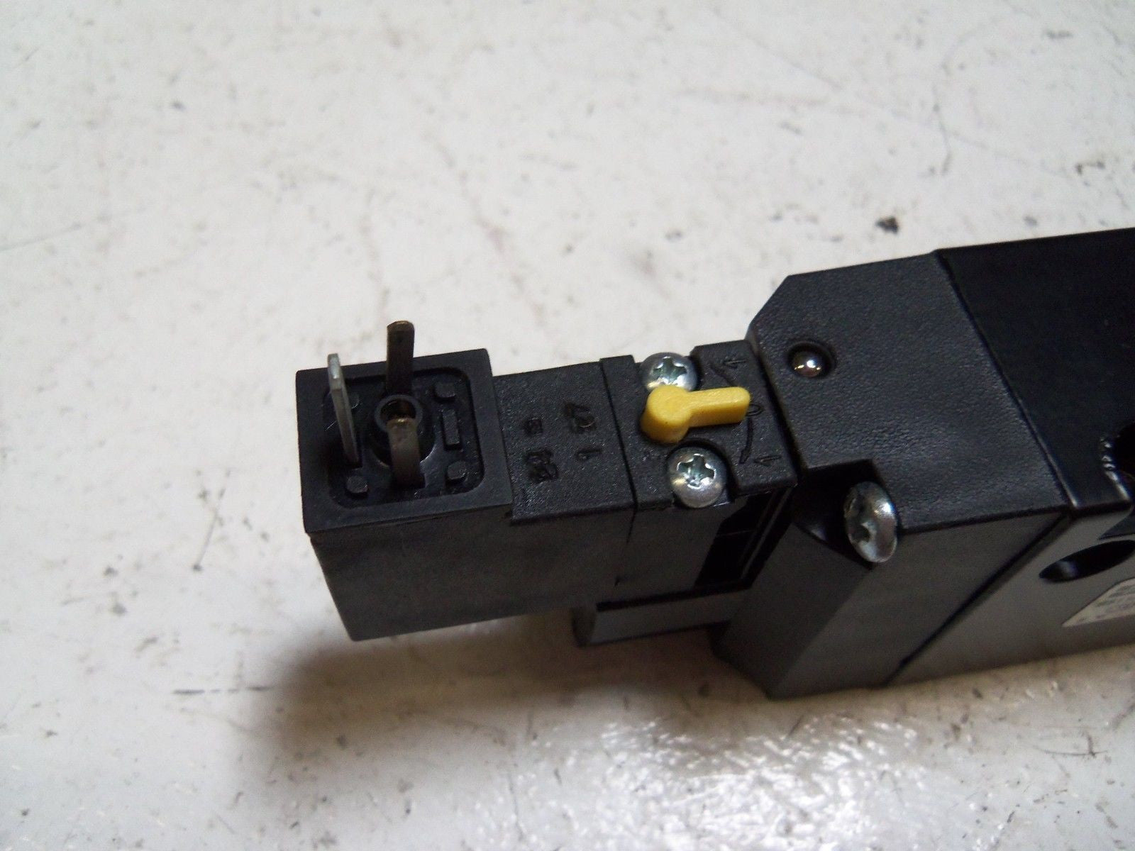 PARKER B511AE549C VALVE *NEW IN BOX*