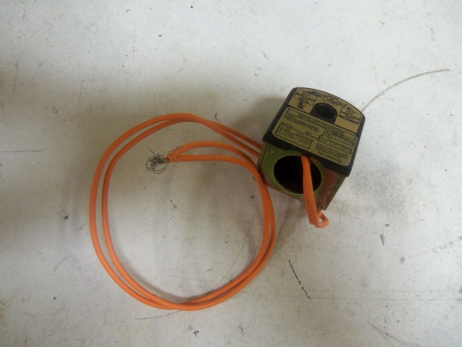 PARKER BFGC05 SOLENOID VALVE COIL *USED*