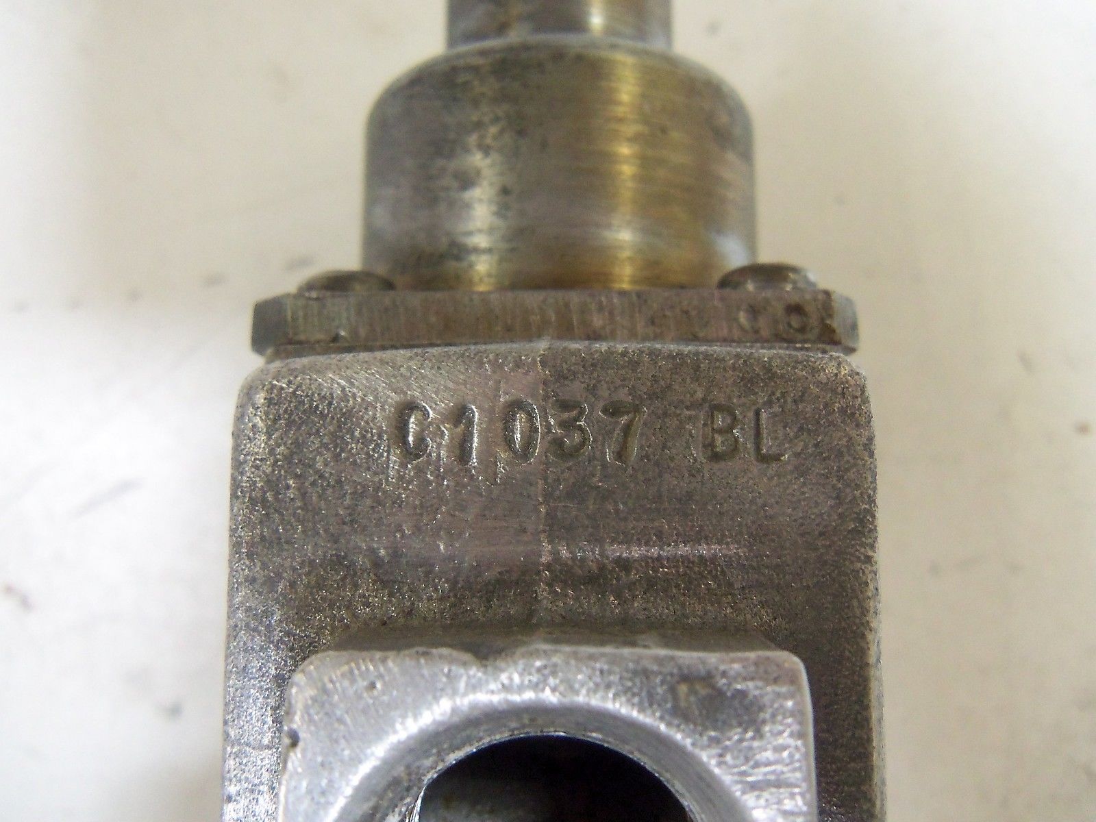 PARKER C1037 OPERATED PISTON VALVE *USED*
