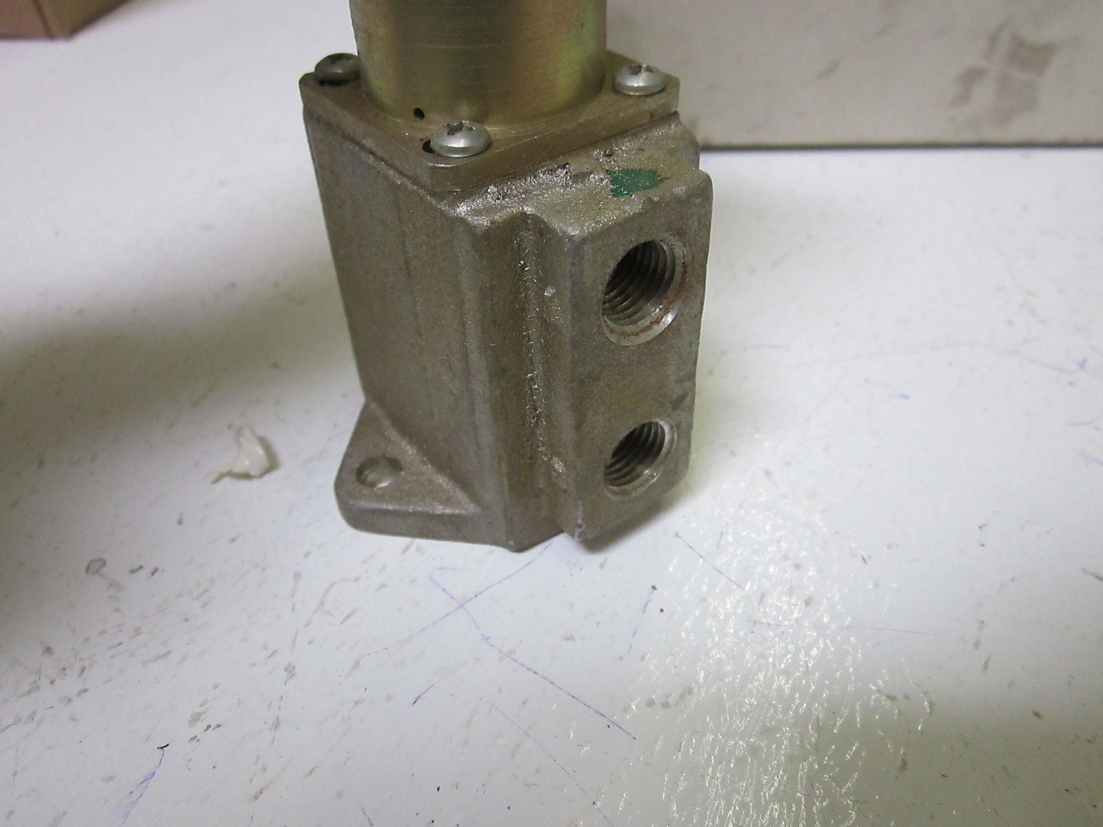 PARKER C525-FH HAND OPERATED VALVE 1/4" *USED*