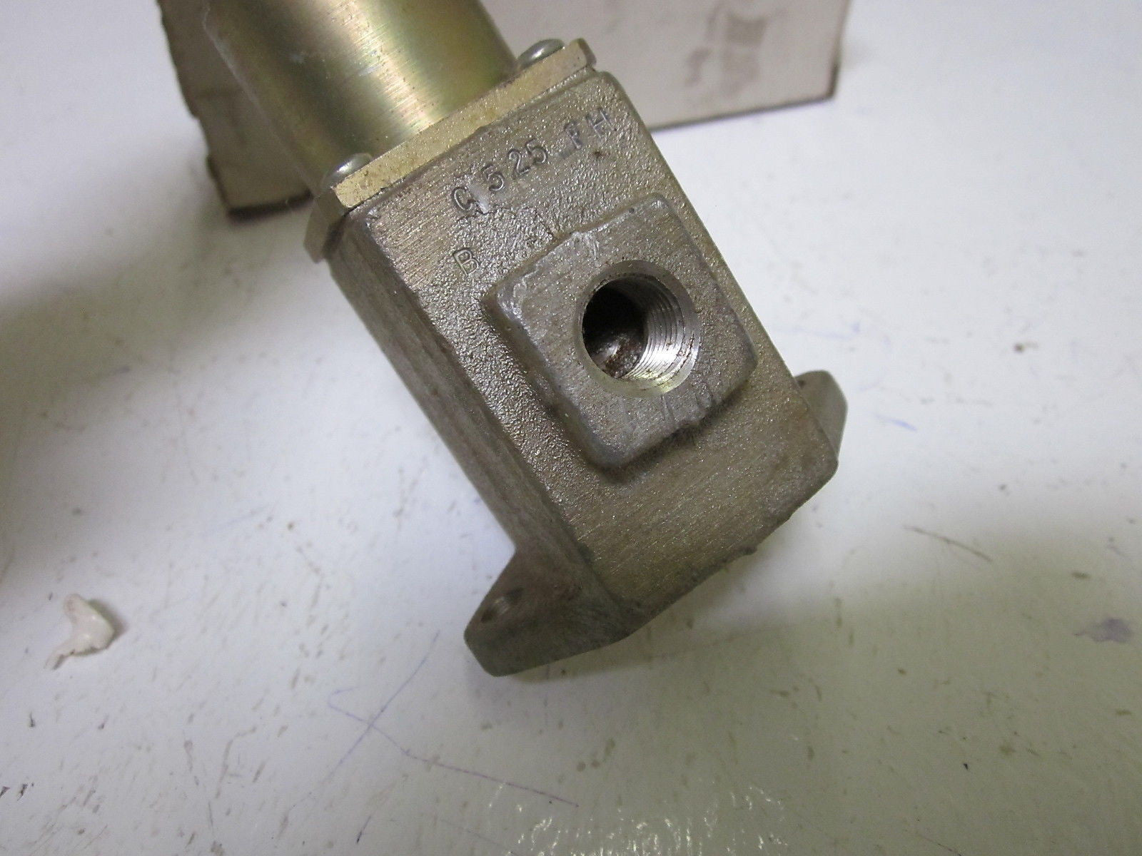 PARKER C525-FH HAND OPERATED VALVE 1/4" *USED*