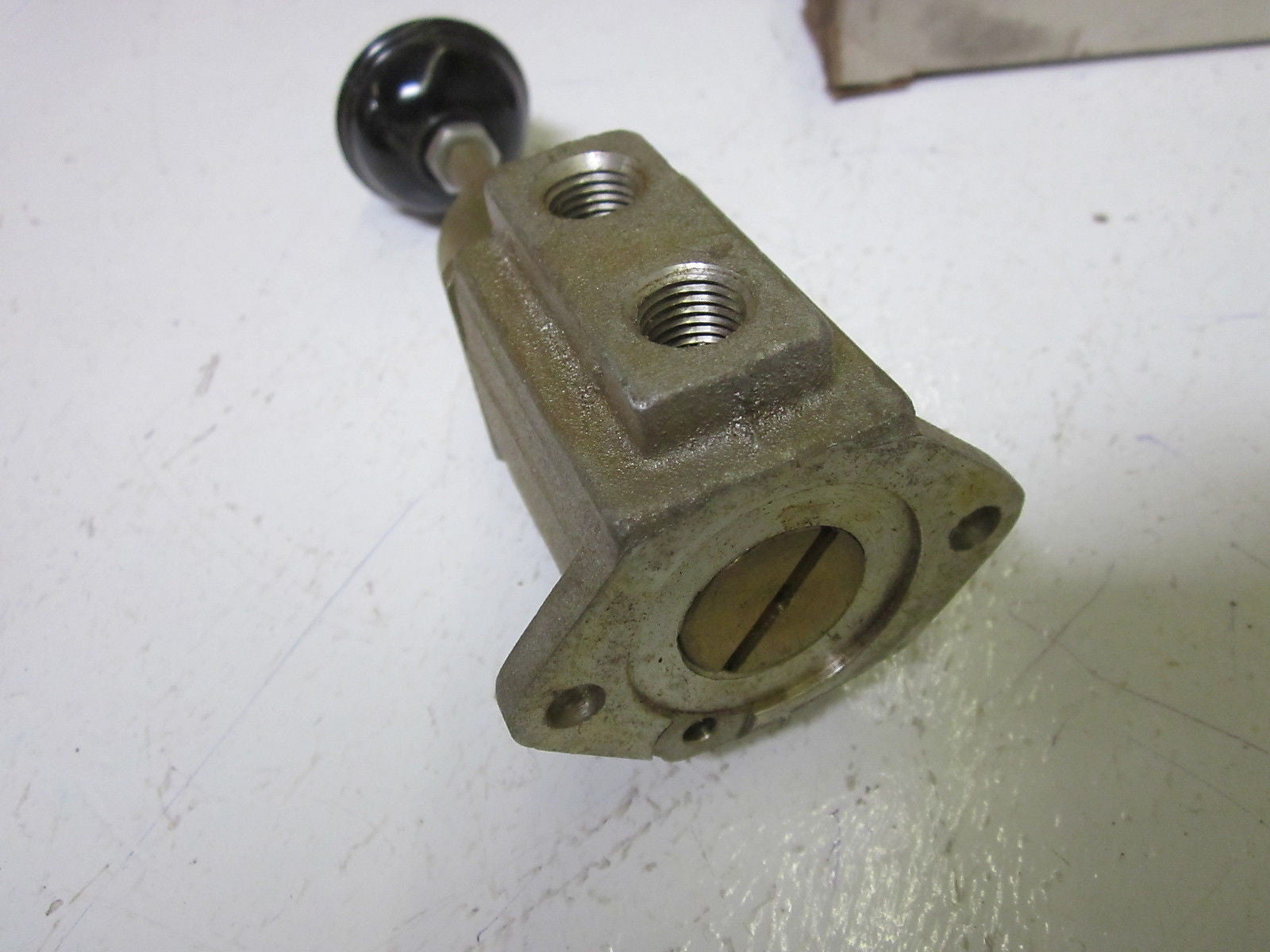 PARKER C525-FH HAND OPERATED VALVE 1/4" *USED*