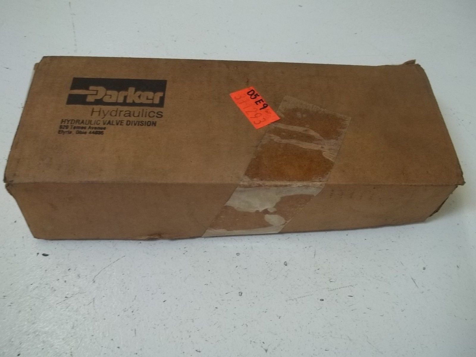 PARKER D1VW004CNJWG-82  DIRECTIONAL CONTROL VALVE *USED*