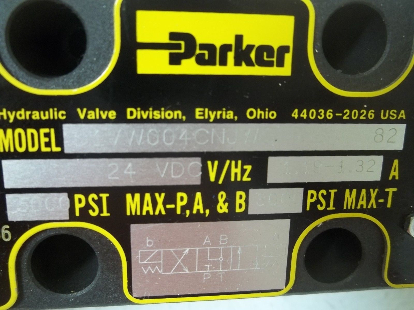 PARKER D1VW004CNJWG-82  DIRECTIONAL CONTROL VALVE *USED*